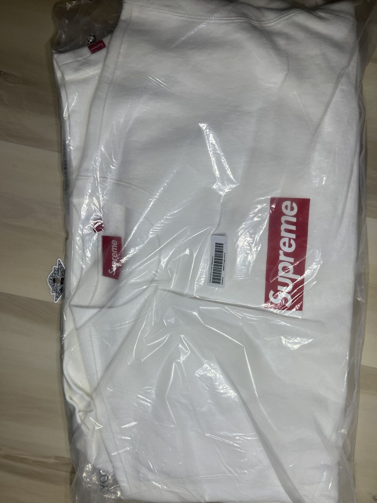 Supreme Supreme Washed Box Logo Crewneck Sz L White SS25 Brand New Size US L / EU 52-54 / 3 - 2 Thumbnail