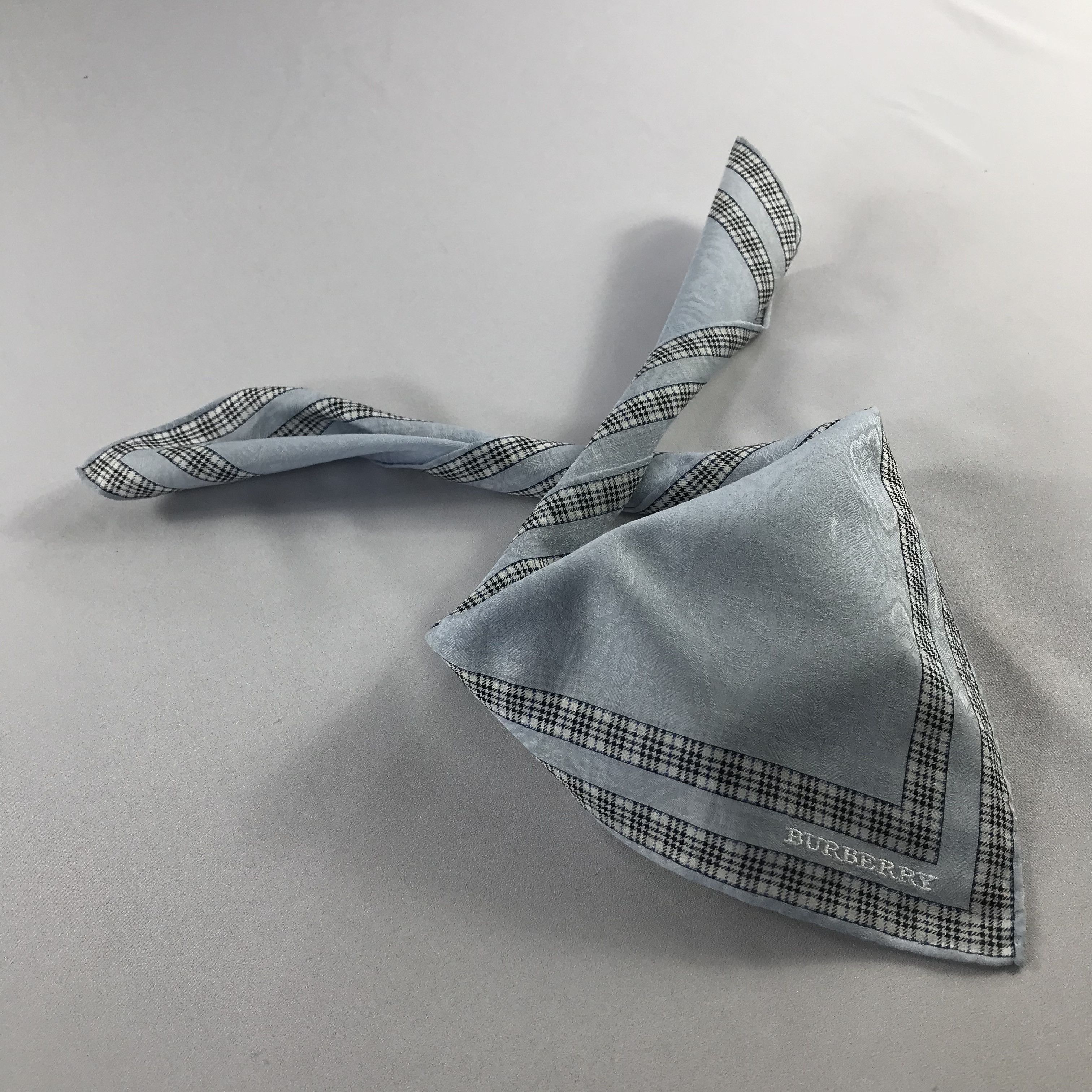 Burberry Burberry Handkerchief / Bandana / Neckerchief C727 Size ONE SIZE - 2 Thumbnail