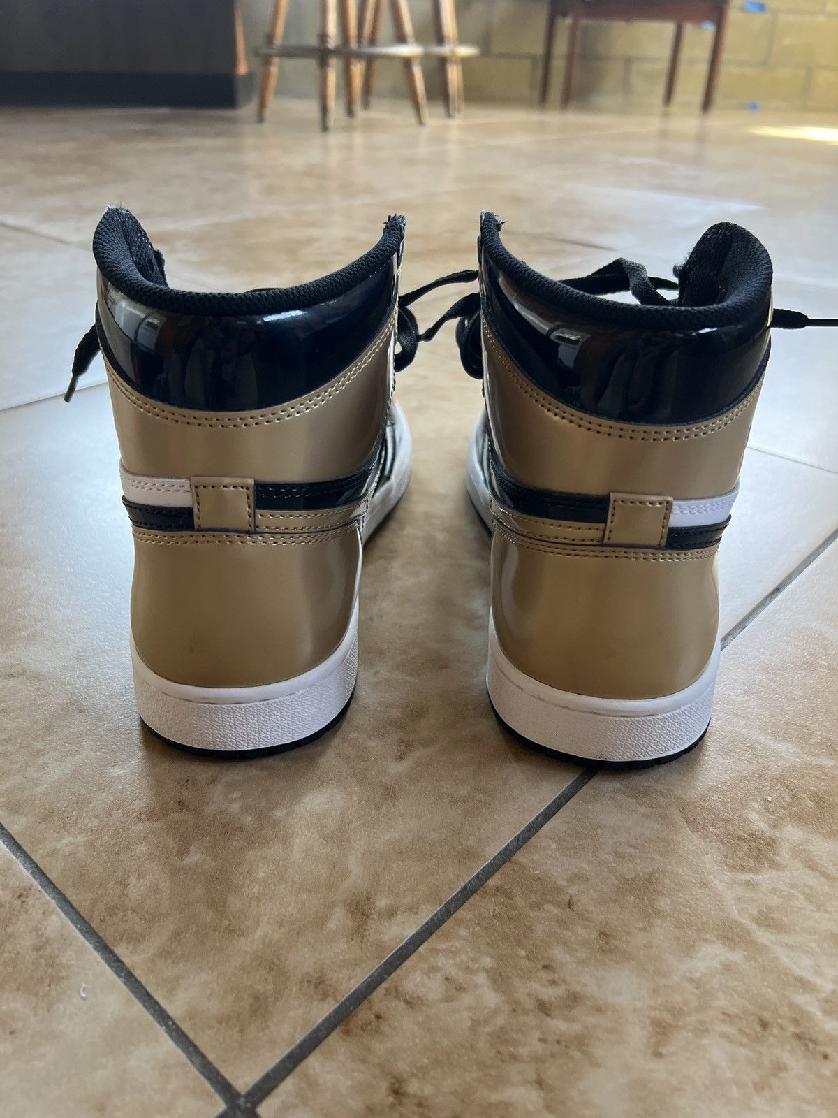 Jordan Brand × Nike Air Jordan 1 Retro High OG NRG “Gold Toe” Size US 9.5 / EU 42-43 - 4 Thumbnail