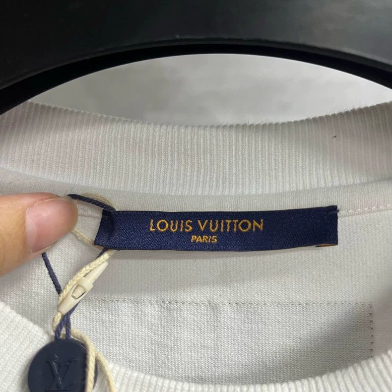 Louis Vuitton Louis Vuitton White logo monogram printed short sleeve 2505 Size US M / EU 48-50 / 2 - 3 Thumbnail