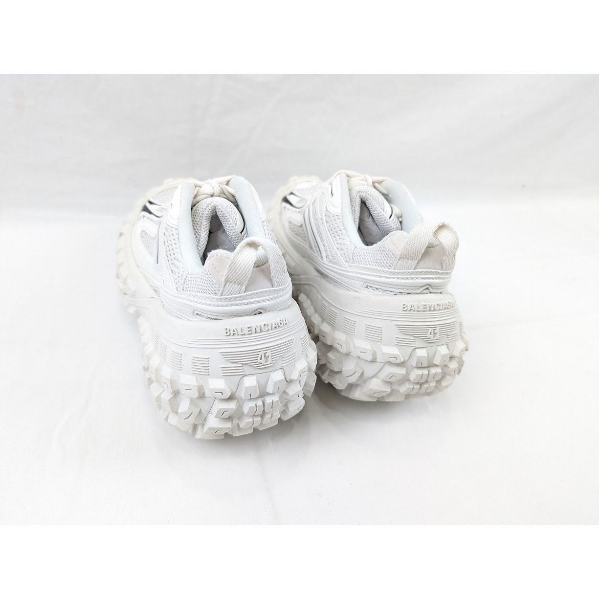 Balenciaga o1rshd1 Contrast Defender Bouncer in Eggshell/Black Size US 8 / EU 41 - 19 Thumbnail