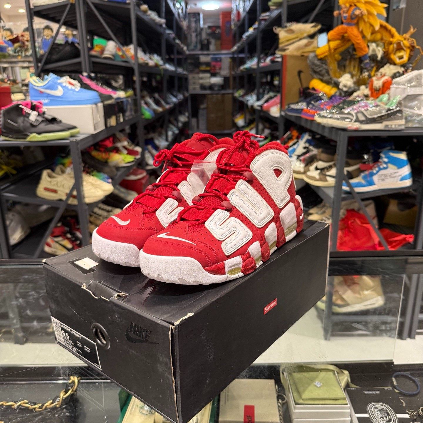 Nike Nike Red Lowtop Sneakers 10 Men Size US 10 / EU 43 - 1 Thumbnail
