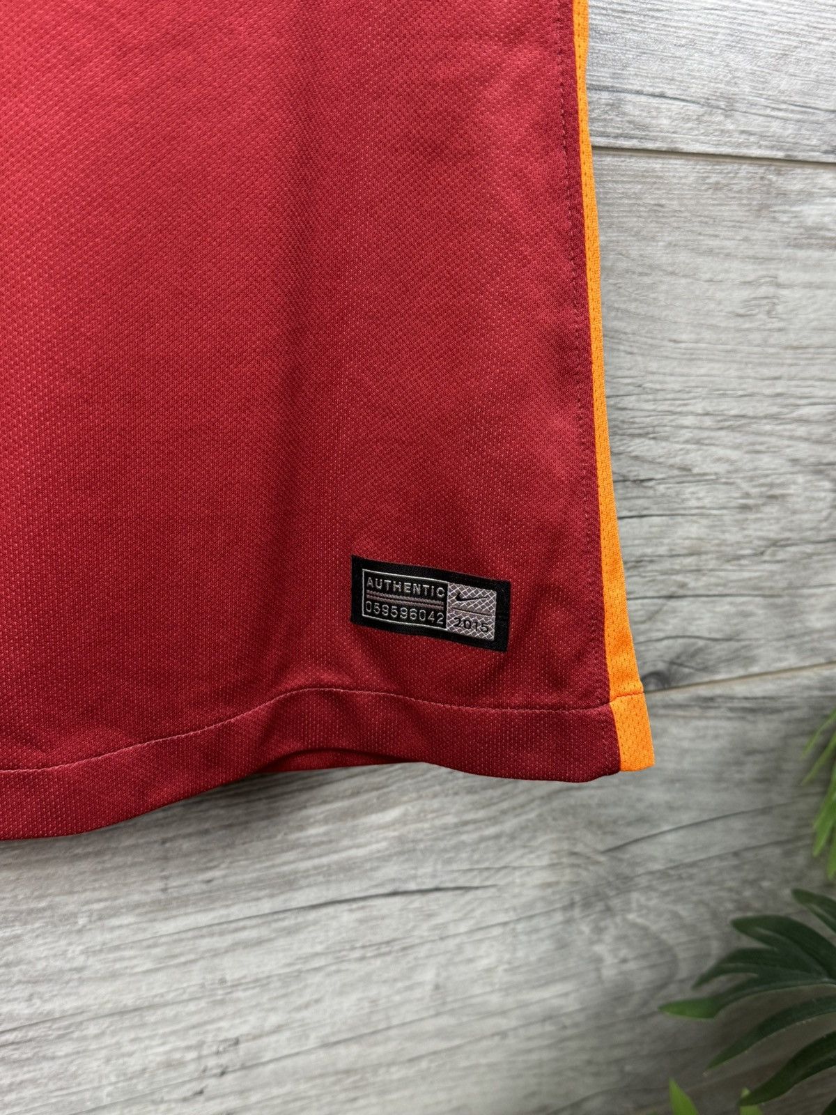 Nike NIKE WOMEN'S GALATASARAY AS 2015/2016 FOOTBALL SHIRT JERSEY Size S / US 4 / IT 40 - 6 Thumbnail