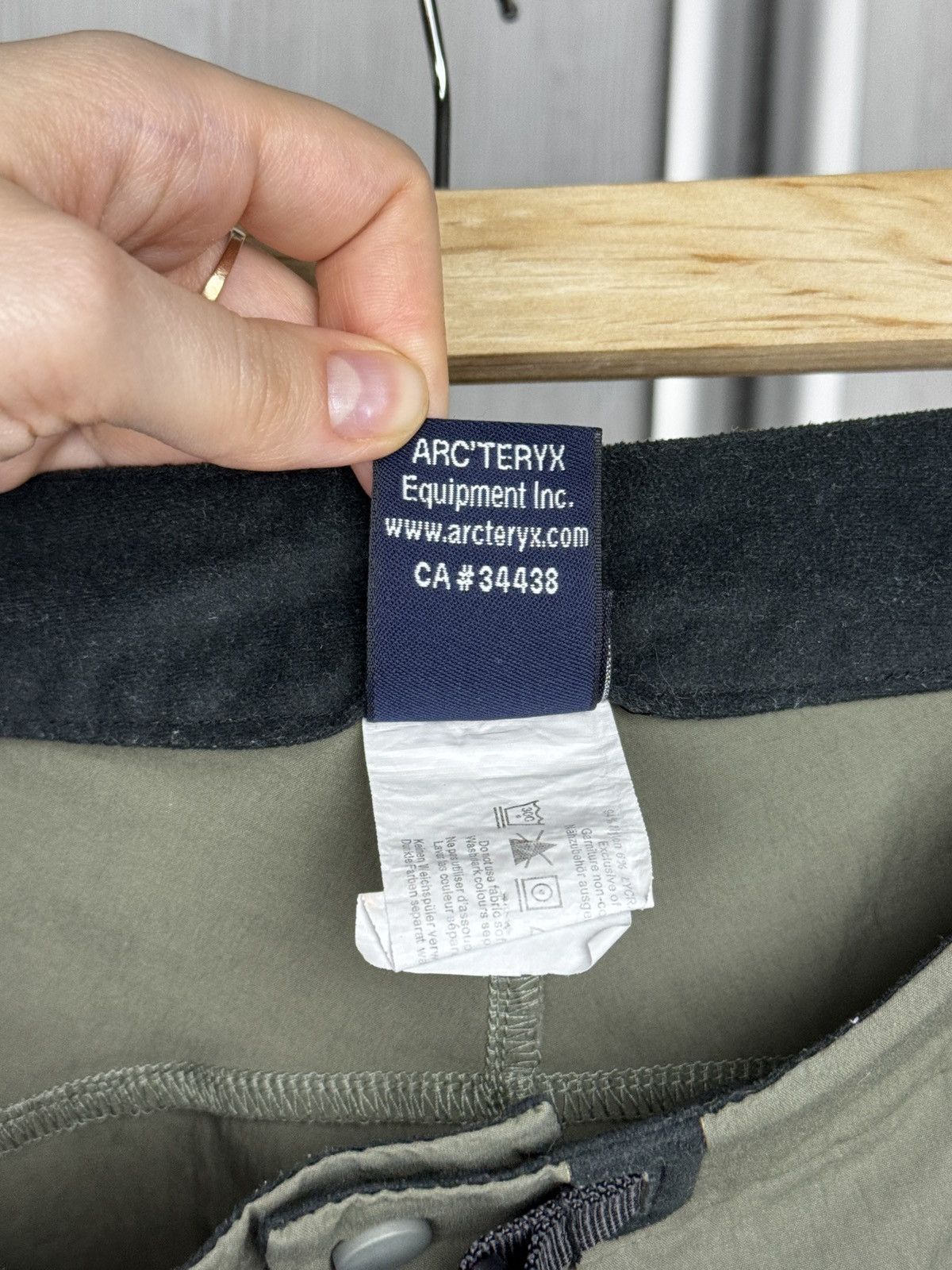 Arc'teryx Arc’teryx khaki green vintage 00s hiking women’s shorts 29 Size 29" - 12 Thumbnail