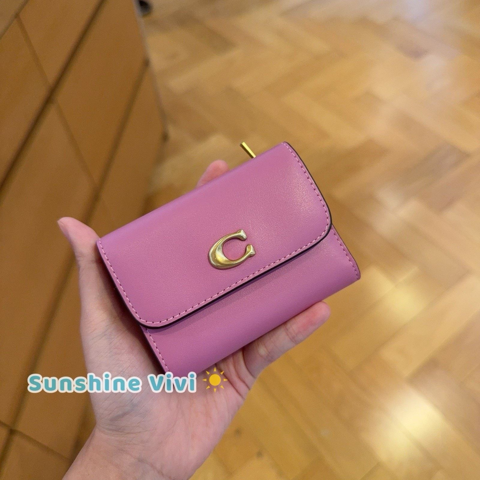 Coach NWT COACH Tri-fold wallet card holder CZ111 Leather Fuschia Size ONE SIZE - 1 Thumbnail