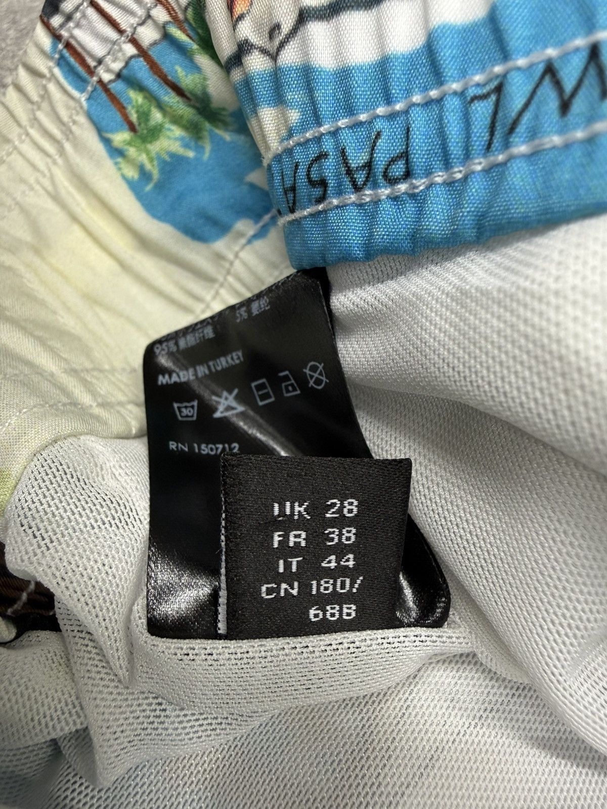 Amiri California Hawaiian Swim Shorts. Size XS. BNWT. RRP $525 Size US 28 / EU 44 - 9 Thumbnail