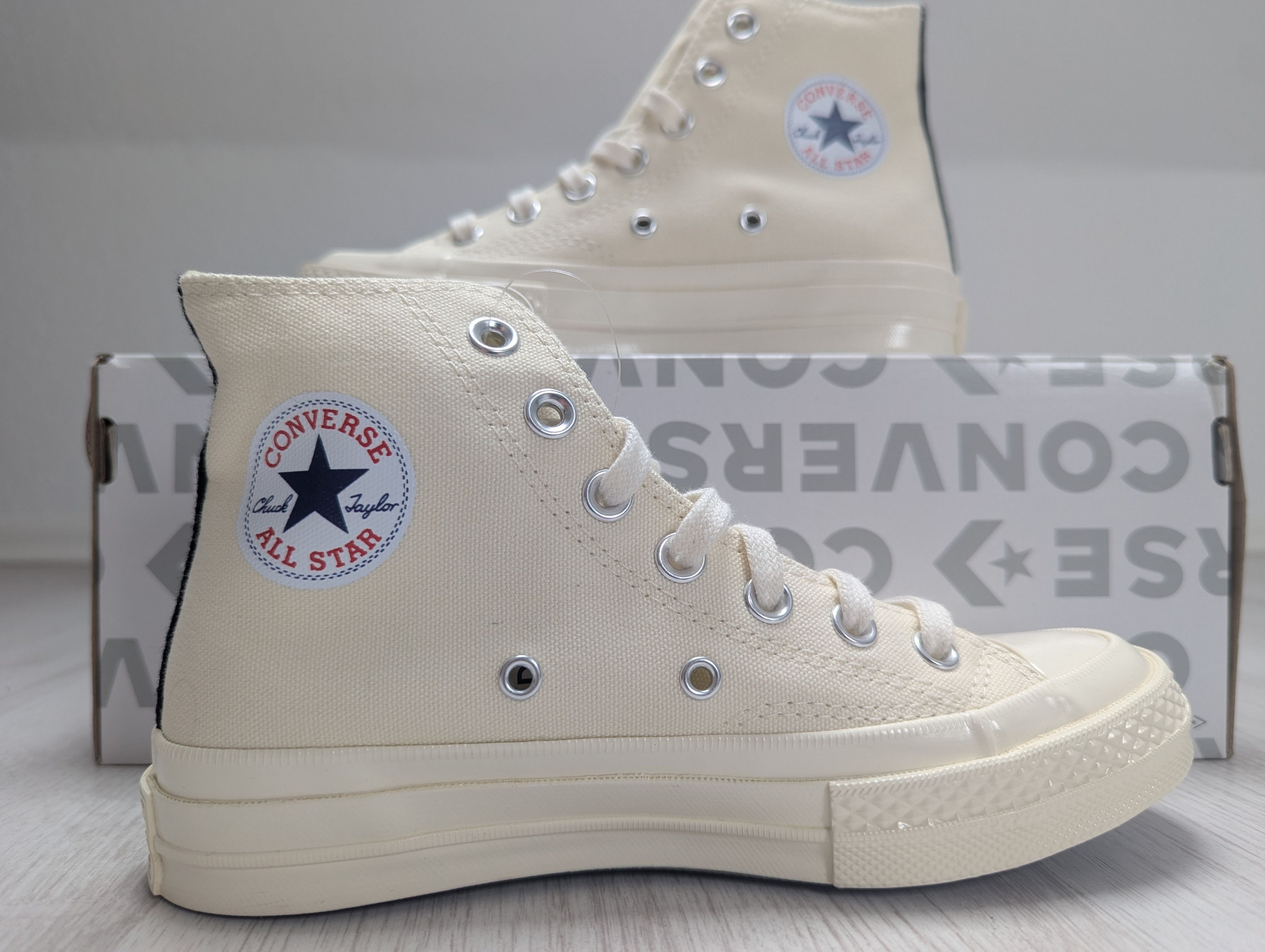 Comme des Garcons PLAY × Converse Converse Chuck Taylor All Star High White Cream Red Heart Size US 5 / IT 35 - 2 Thumbnail