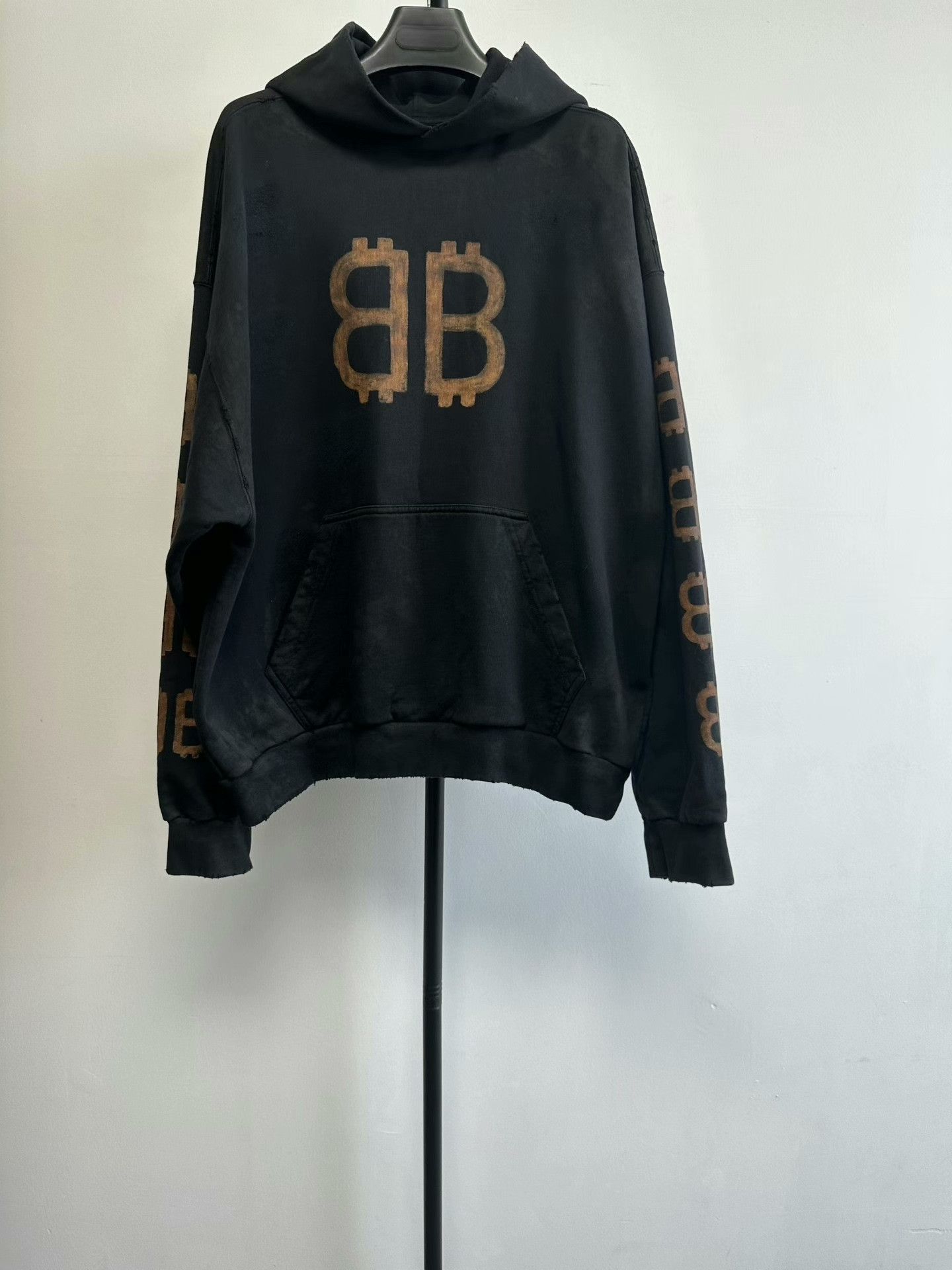 Balenciaga Balenciaga Letter Print Distressed Hoodie Size XS / US 0-2 / IT 36-38 - 1 Thumbnail