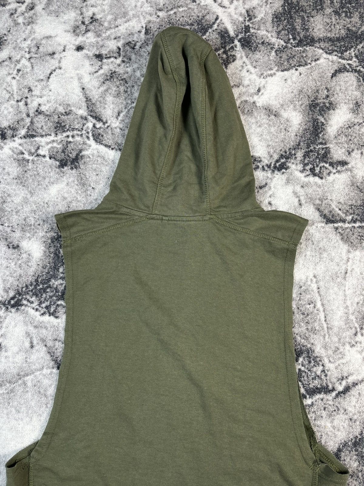 Vintage Gold’s Gym Sleeveless Hoodie – Muscle Fit Size US L / EU 52-54 / 3 - 12 Thumbnail