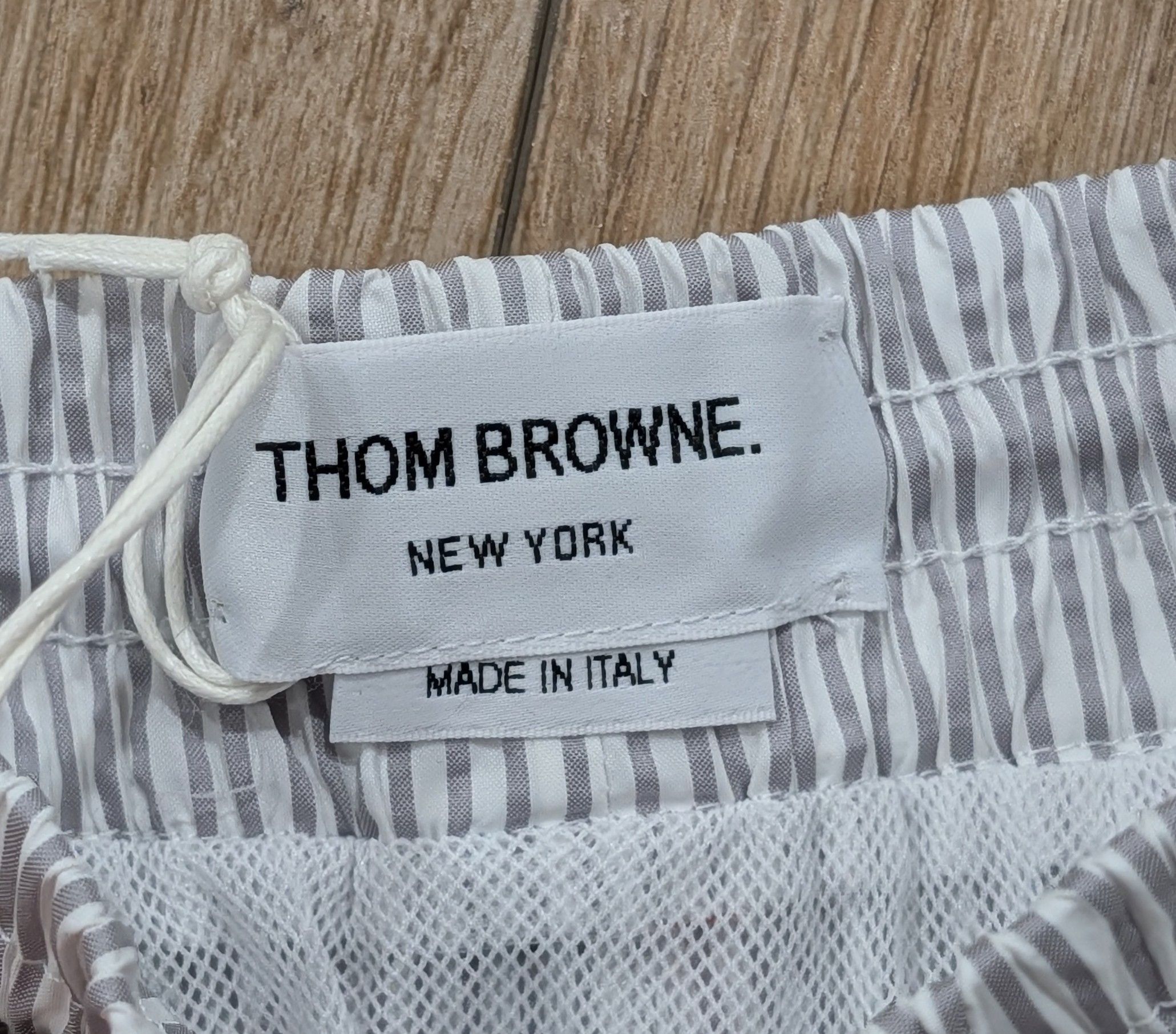 Thom Browne THOM BROWNE Lobster Seersucker Swim Shorts Grey 0 - XS Size US 28 / EU 44 - 7 Thumbnail