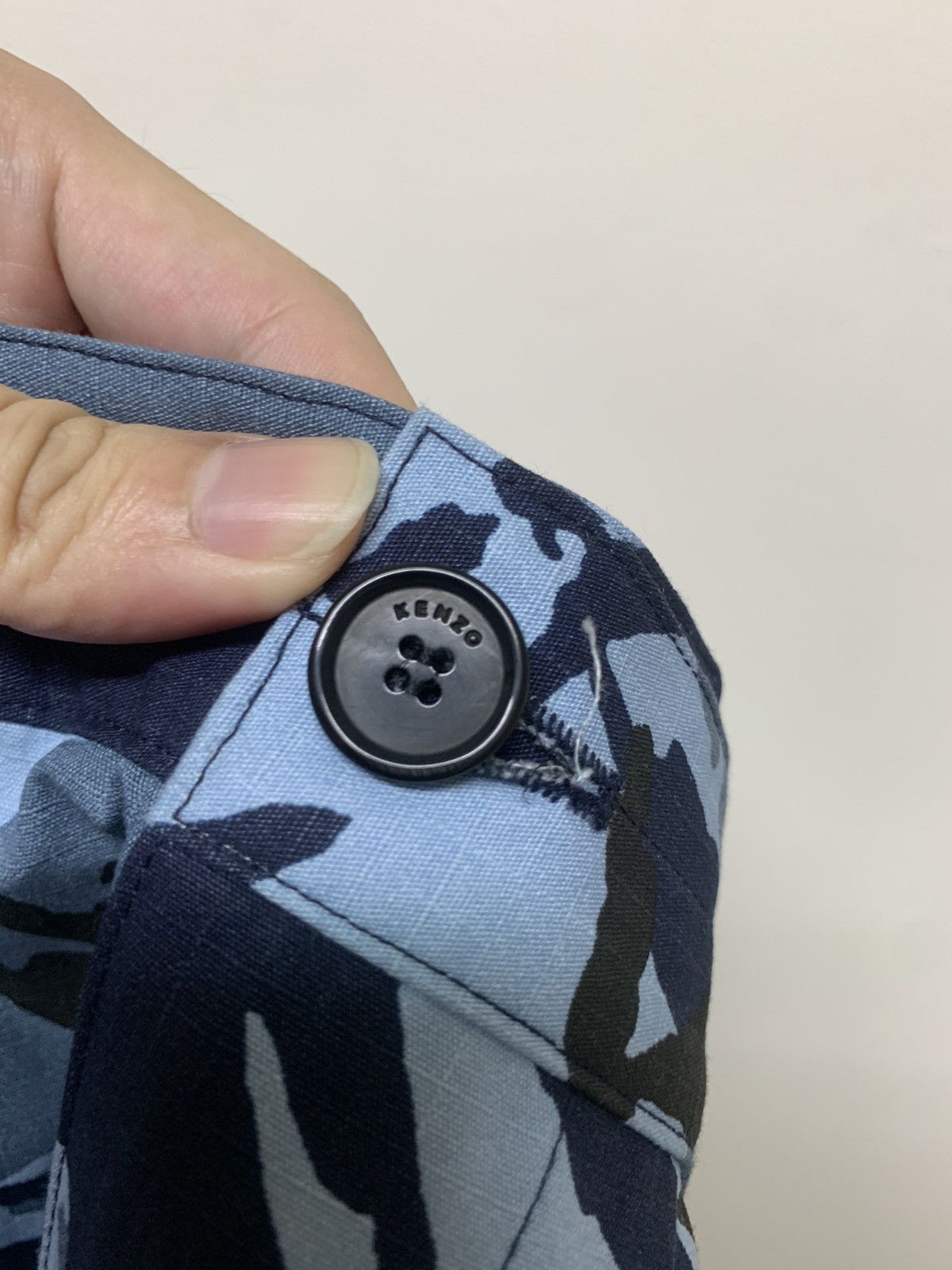 Kenzo KENZO TROPIC CAMO PRINTED CARGO SHORT Size US 32 / EU 48 - 4 Thumbnail