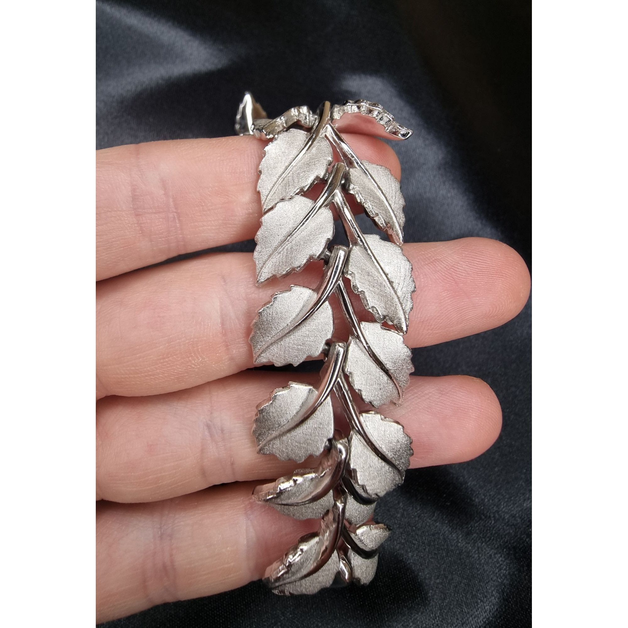 Vintage Vintage 1950s Trifari Silver-Tone Leaf Motif Bracelet For Wo Size ONE SIZE - 4 Thumbnail