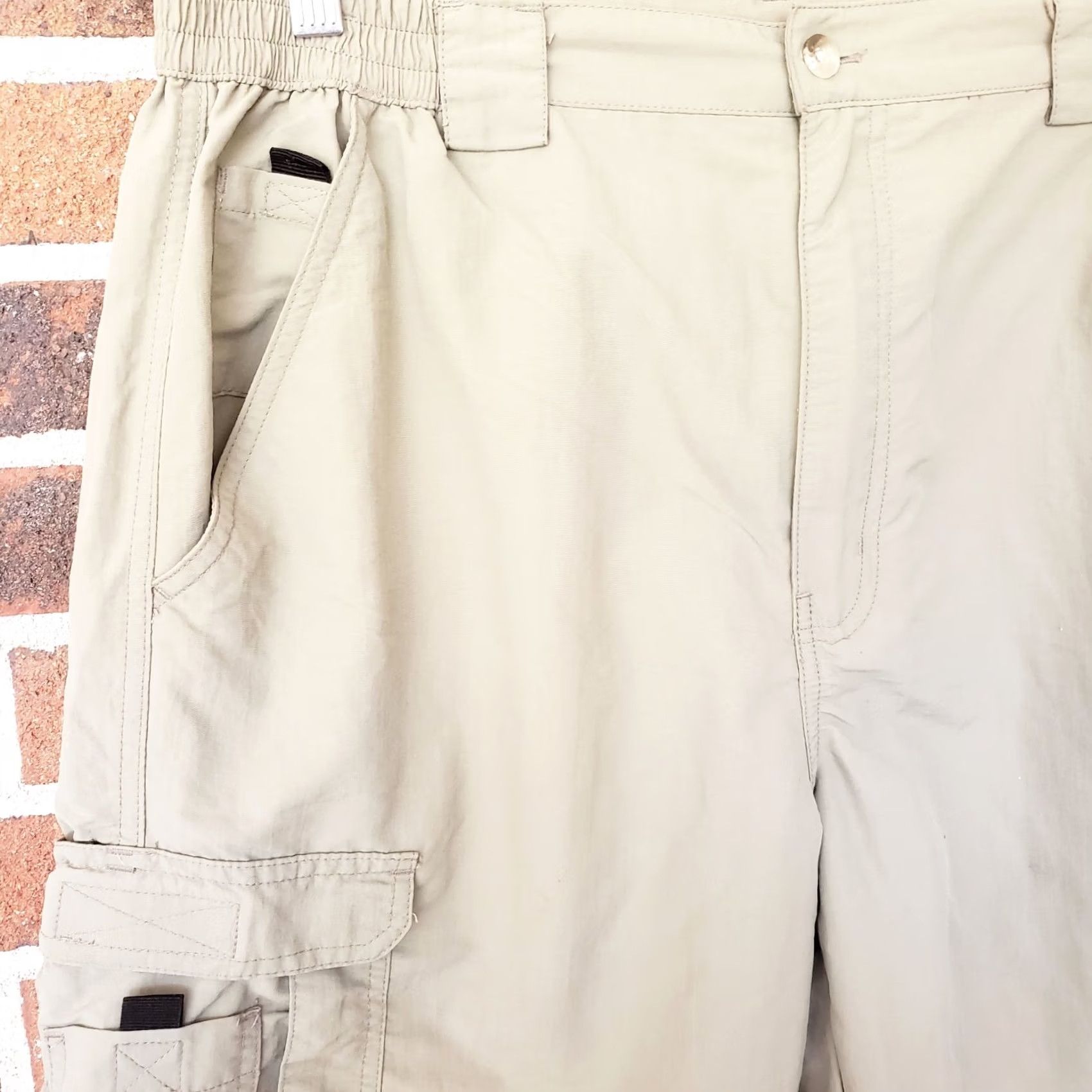 Vintage VINTAGE World Wide Sportsman Cargo Shorts Men 38x9 Green Nylon Lightweight Cargo Pocket Pockets Elastic Waist Button Front Casual Outdoor 90s Style Size US 38 / EU 54 - 2 Thumbnail