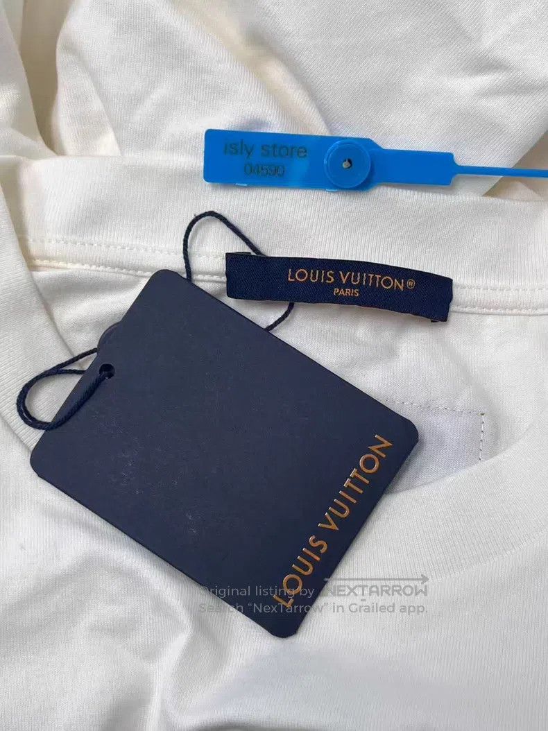 Louis Vuitton Louis Vuitton Logo Embossed Crew Neck Short Sleeve Size US S / EU 44-46 / 1 - 7 Thumbnail