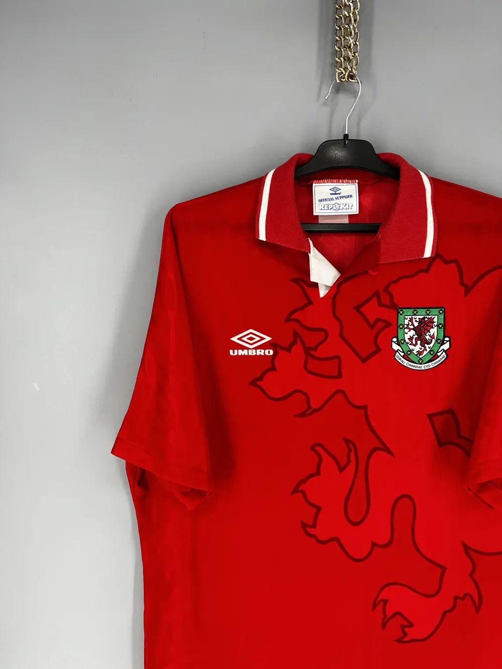 Sports Specialties Vintage Wales Home Football Shirt 1993/94 Adults Umbro Size US L / EU 52-54 / 3 - 4 Thumbnail