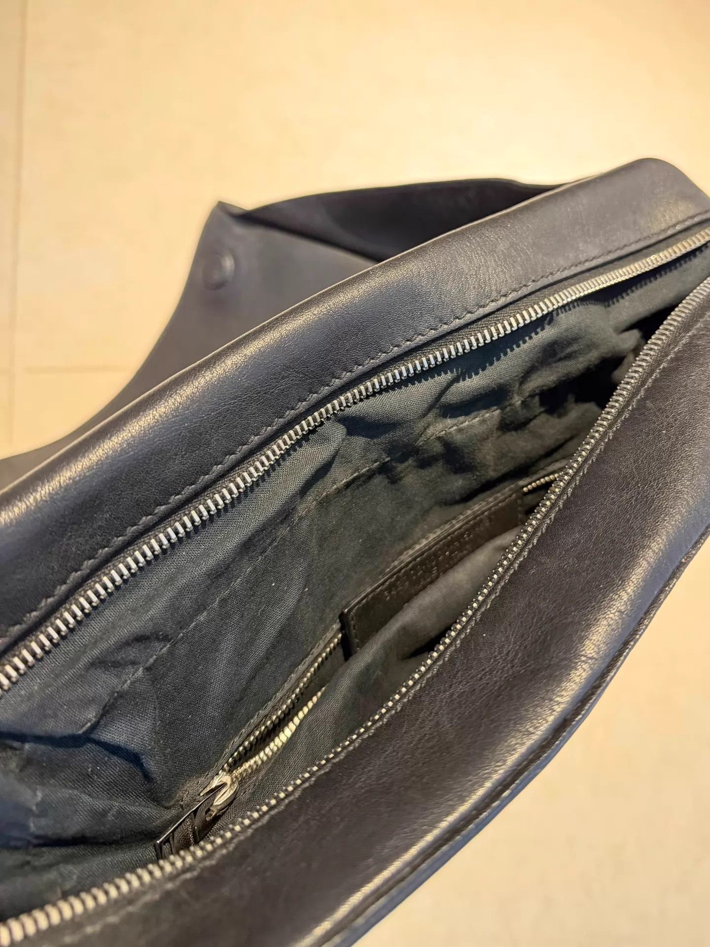 Balenciaga Balenciaga Silver Buckle Minimalist Backpack Black Size ONE SIZE - 4 Thumbnail