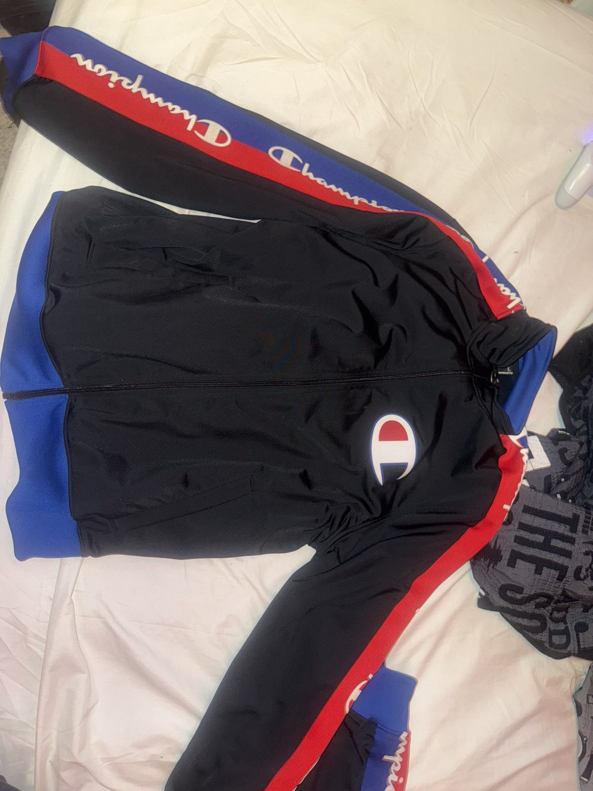 Champion Champion track suit- joggers and Hoodie are included✅ Size 38L - 3 Thumbnail