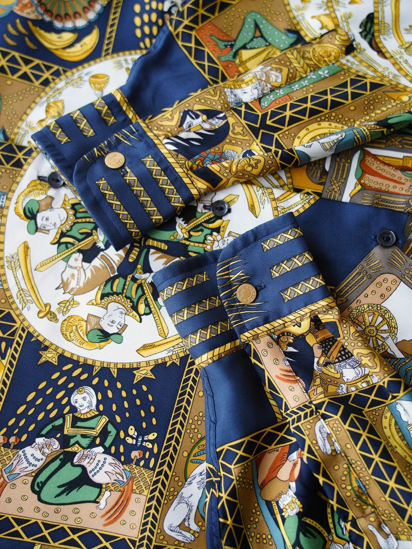 Hermes Hermes Le Tarot Silk Print Oversized Shirt Unisex Size XS / US 0-2 / IT 36-38 - 9 Thumbnail