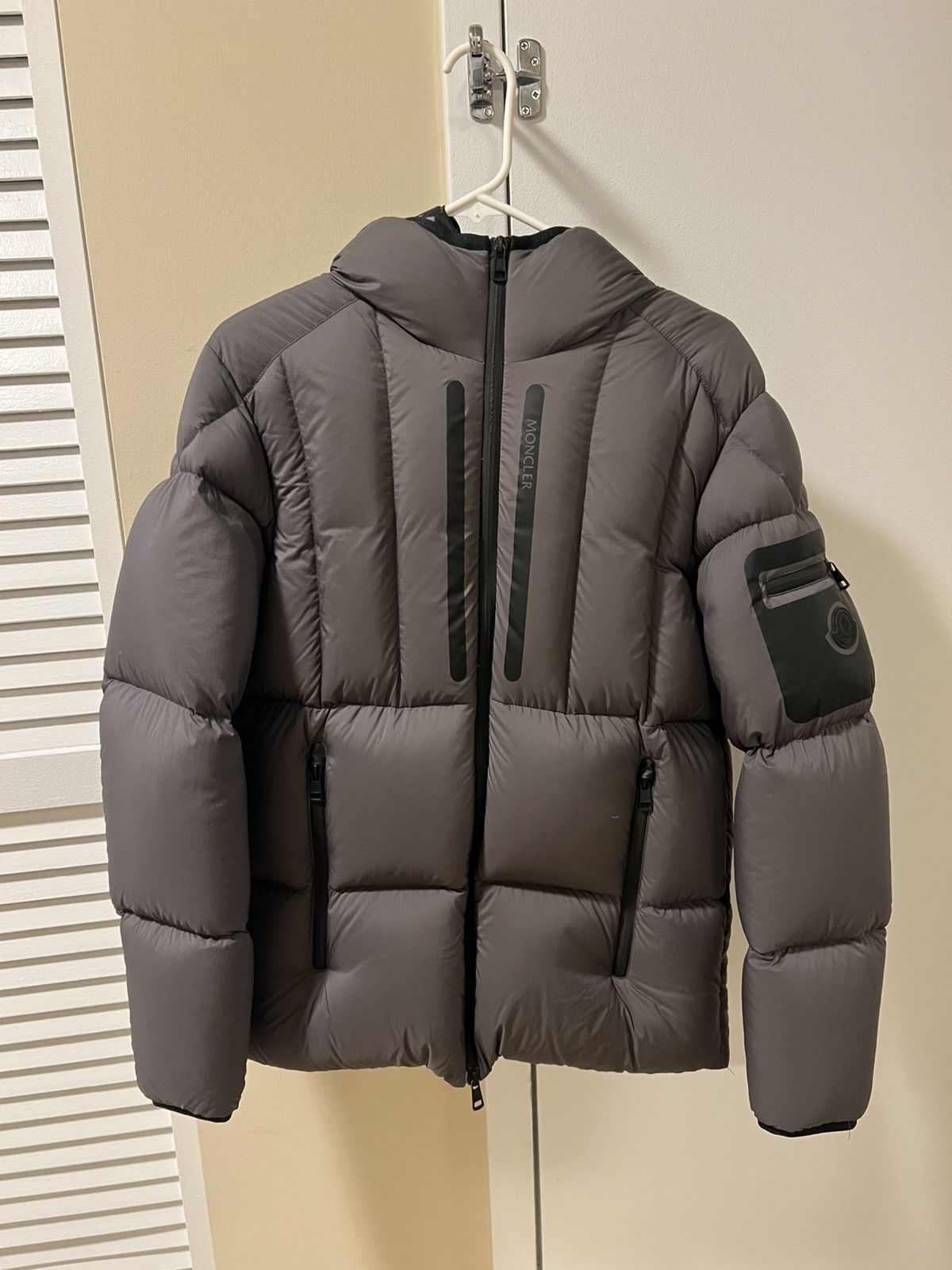 Moncler Moncler Arcachon Giubbotto Hooded Down Jacket Gray Nylon Size US M / EU 48-50 / 2 - 1 Thumbnail