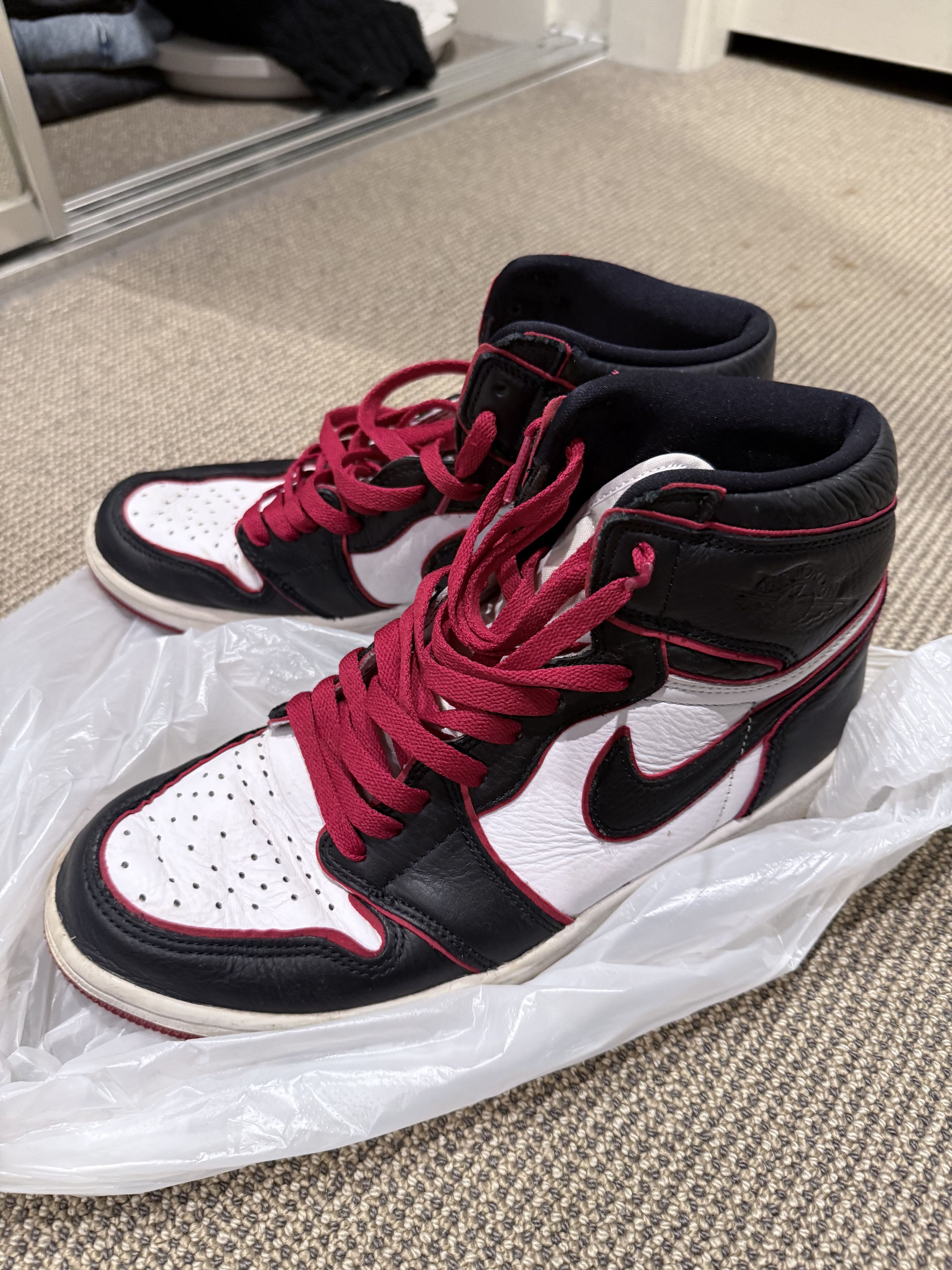 Nike Nike Air Jordan 1 Bloodline Size US 9.5 / EU 42-43 - 4 Thumbnail