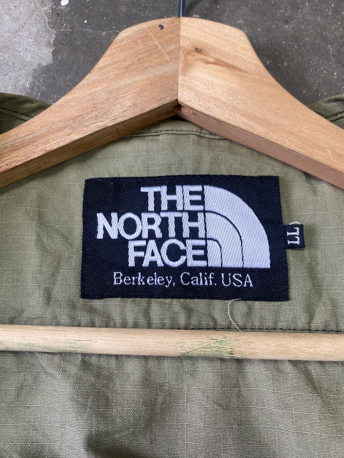 The North Face Rare Vintage The North Face Vest Multi pocket Jacket Size US L / EU 52-54 / 3 - 12 Thumbnail