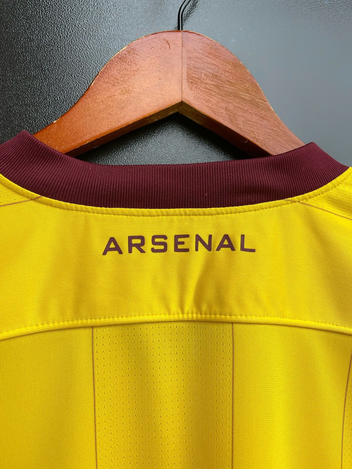 Nike ARSENAL 2010 2011 AWAY FOOTBALL SHIRT SOCCER JERSEY NIKE Size US M / EU 48-50 / 2 - 15 Thumbnail