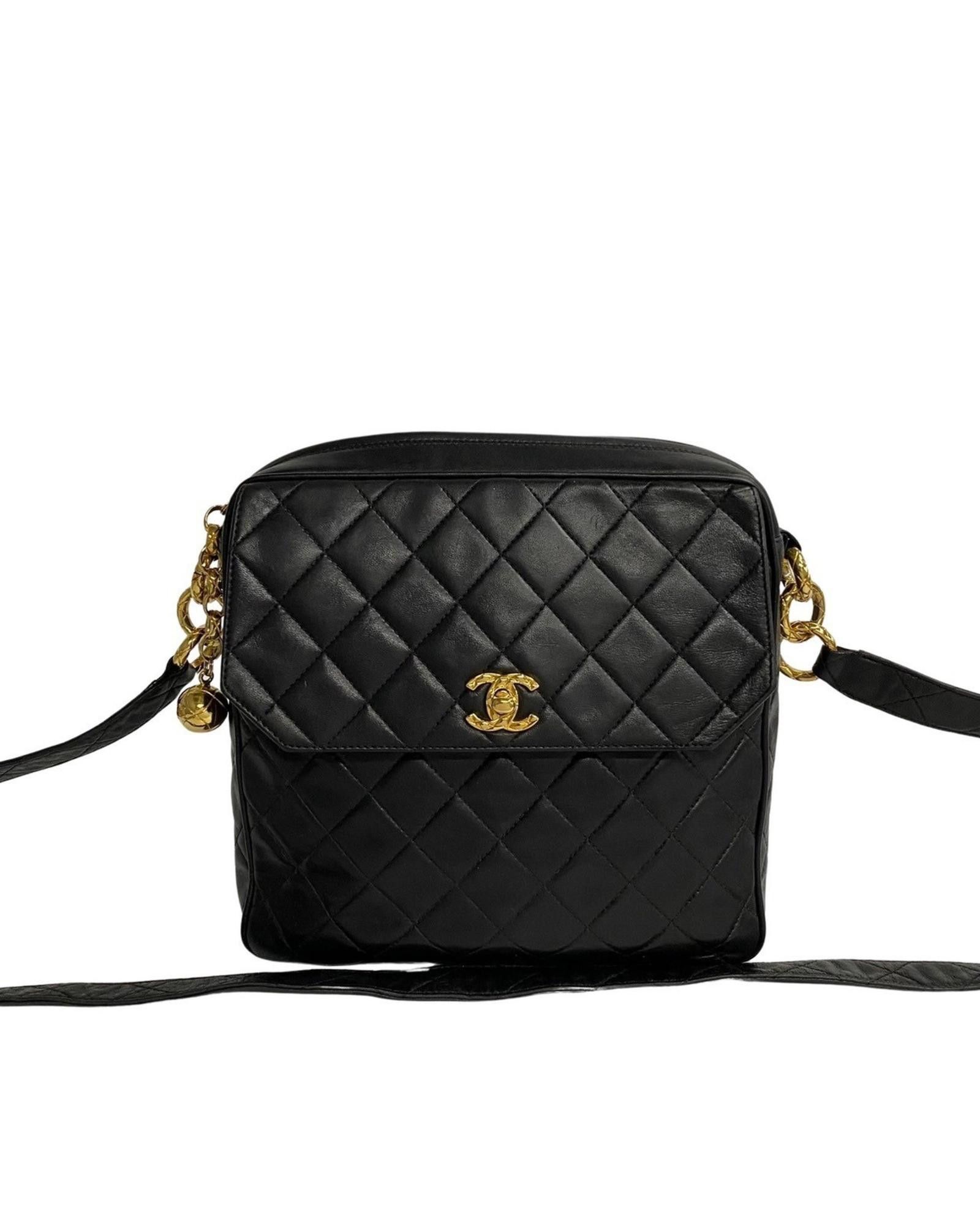 image of Luxurious Black Leather Shoulder Bag For Women By Chanel
