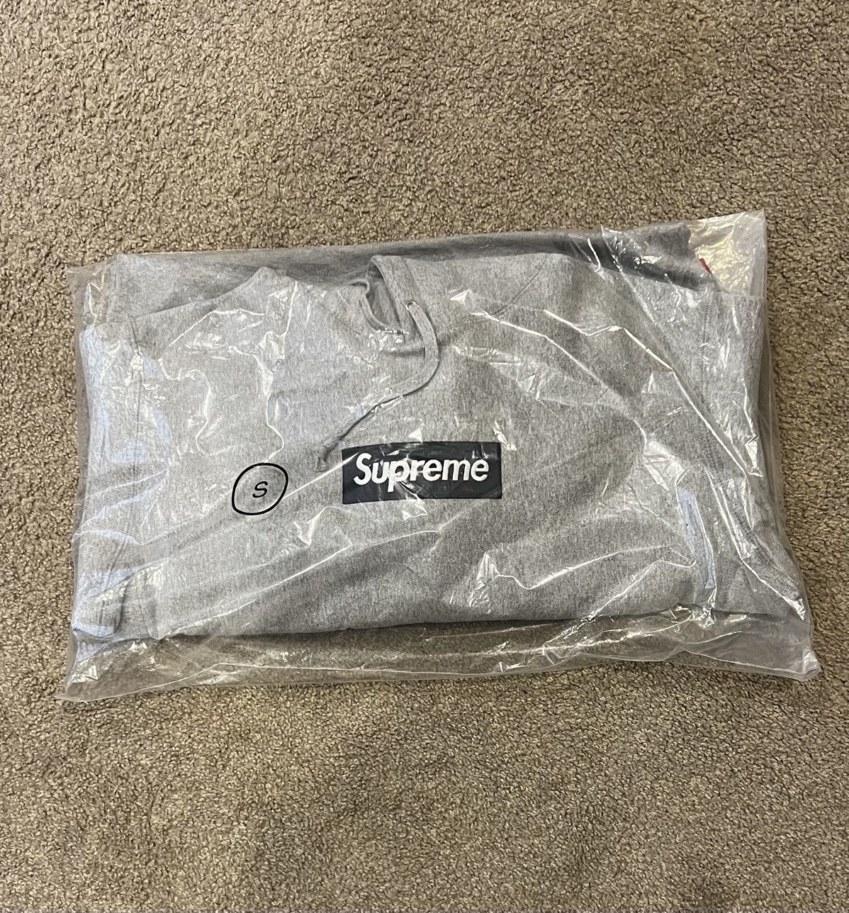 Supreme Supreme box logo hoodie brand new Size US S / EU 44-46 / 1 - 1 Thumbnail