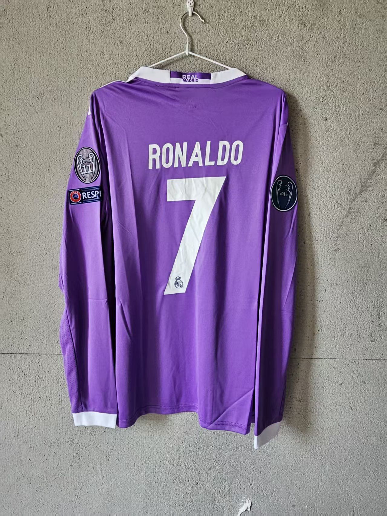 Other 2016 2017 Real Madrid Cristiano Ronaldo Jersey Size US S / EU 44-46 / 1 - 2 Thumbnail