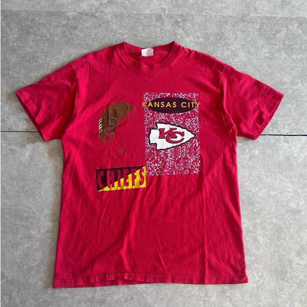 Vintage 90s Vintage Kansas City Chiefs Abstract Red T Shirt Size L Size US L / EU 52-54 / 3 - 1 Thumbnail