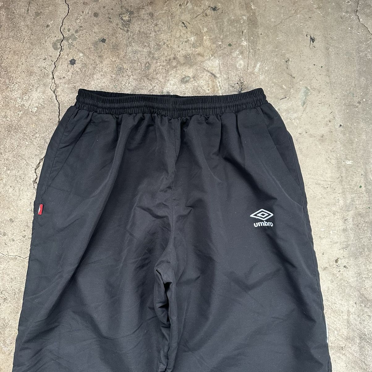 Umbro Vintage Umbro track Pants Baggy Fit Y2K gorpcore Size US 34 / EU 50 - 8 Thumbnail