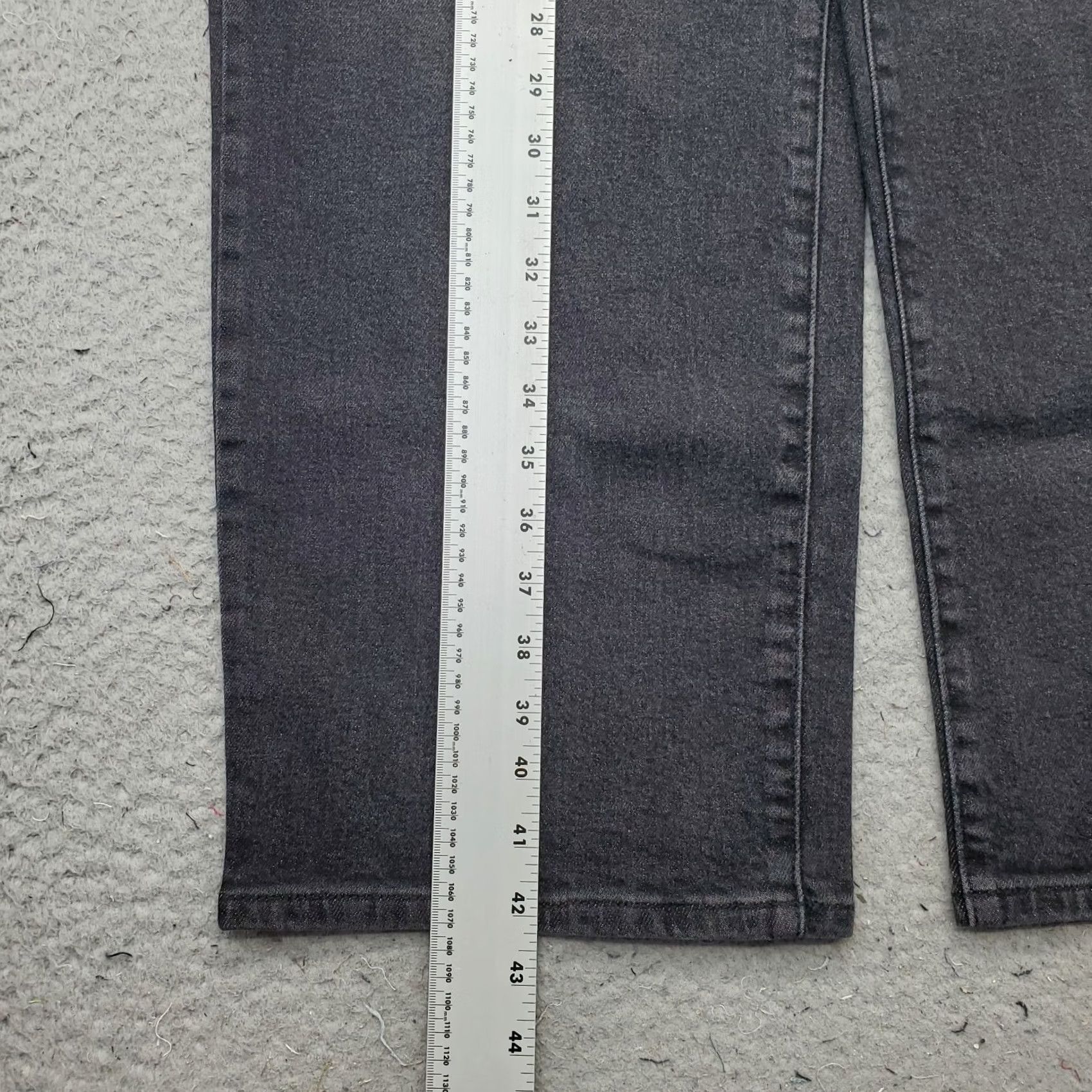 Gloria Vanderbilt Gloria Vanderbilt Jeans Womens 16 Black Denim Stretch Relaxed Fit Straight Leg Jeans Womens Size 16 Black Denim Stretch Relaxed Straight Mens? Size 38" / US 16 / IT 52 - 4 Thumbnail