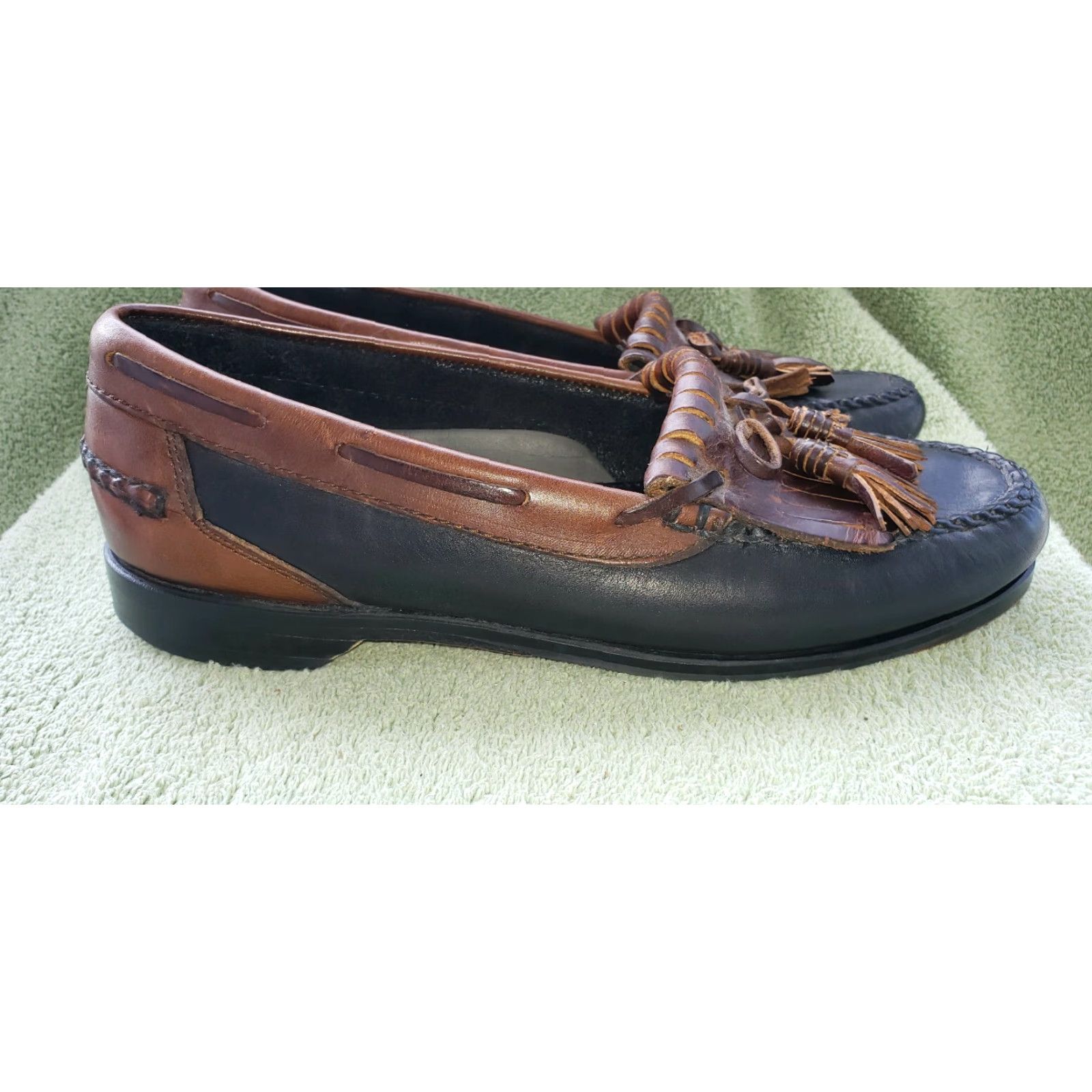 Johnston & Murphy Johnston & Murphy Passport Loafers Mens Size 9D Two Toned Black & Brown Tassels Kilt Leather Boat Shoe Lacing Vintage? Size US 9 / EU 42 - 5 Thumbnail
