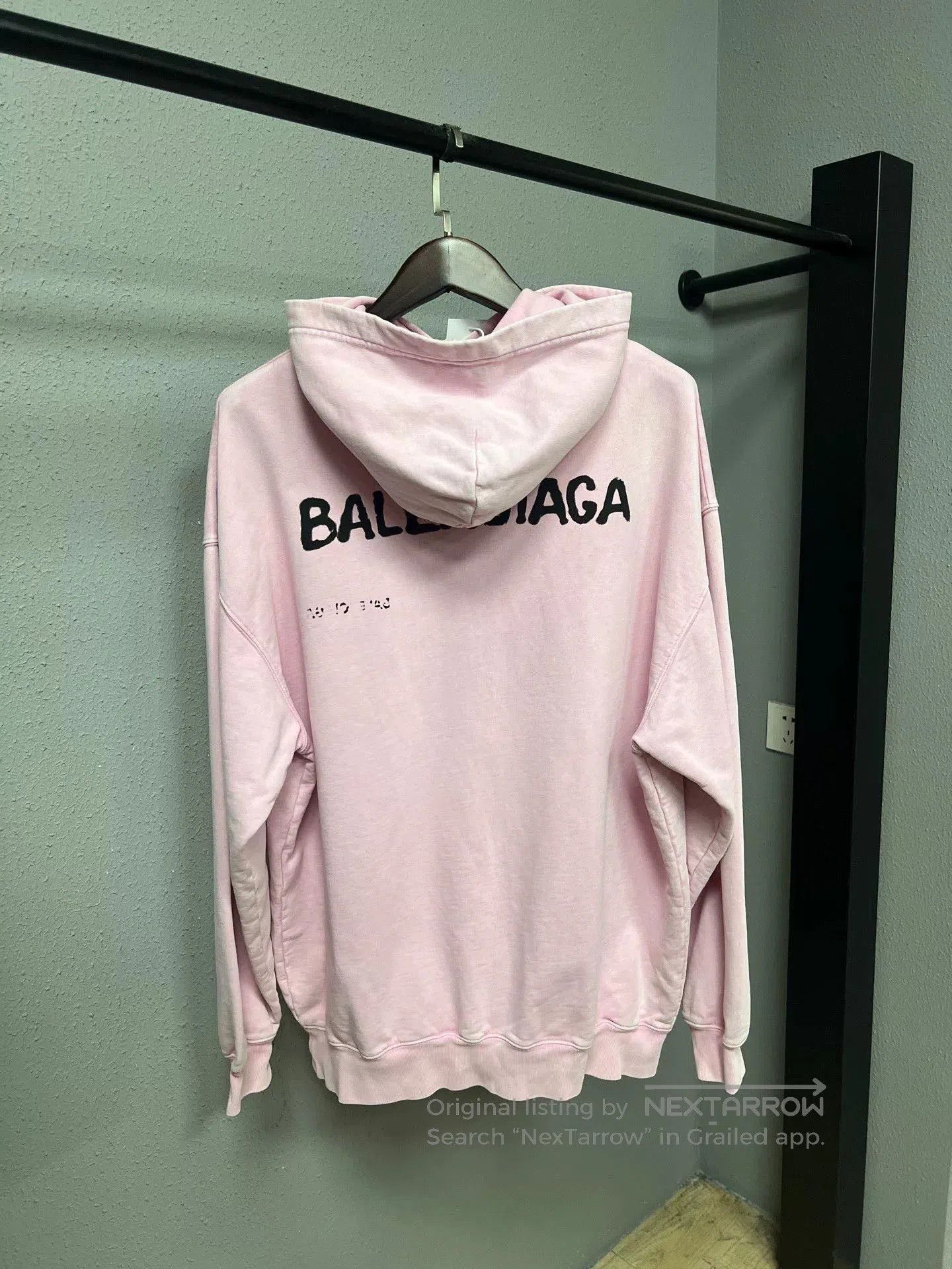 Balenciaga balenciaga graffiti logo hoodie in pink. Size US M / EU 48-50 / 2 - 2 Thumbnail
