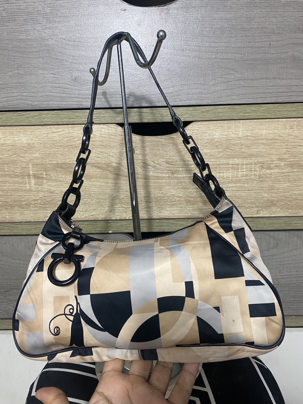 Salvatore Ferragamo Salfatore Ferragamo Satin Print Shoulder Bag Size ONE SIZE - 3 Thumbnail