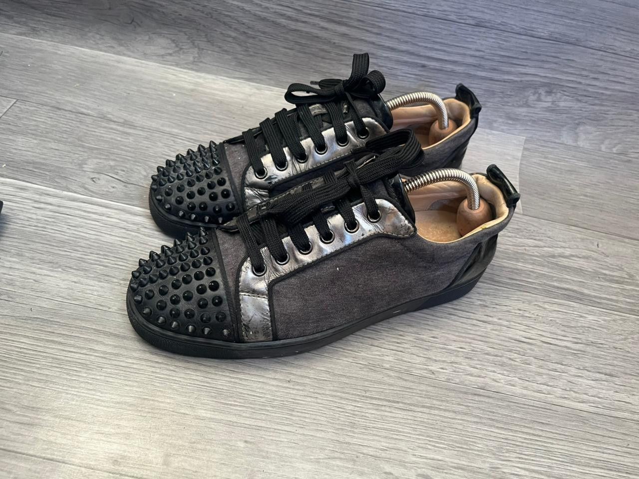 Christian Louboutin Christian Louboutin Louis Junior Spikes Low - Top Sneakers Size US 8 / EU 41 - 1 Thumbnail