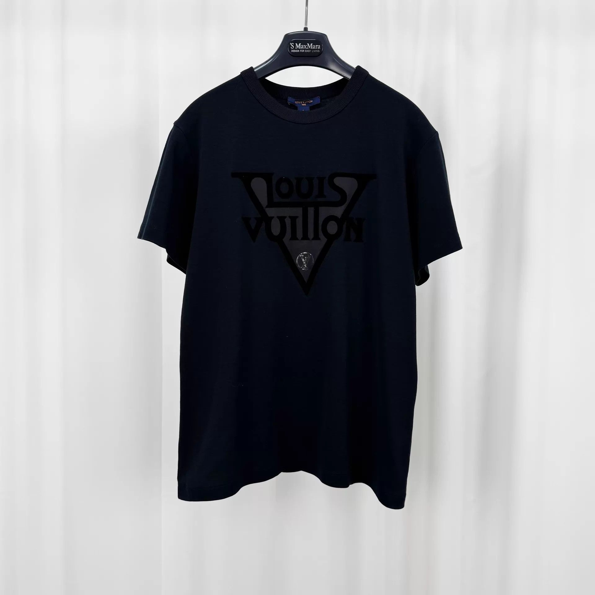 Louis Vuitton Louis Vuitton Flocked Letter Short Sleeve L (99 New) Size L / US 10 / IT 46 - 1 Thumbnail