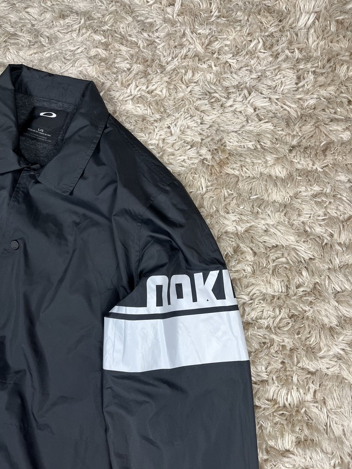Oakley Oakley black button up windbreaker jacket Size US L / EU 52-54 / 3 - 2 Thumbnail