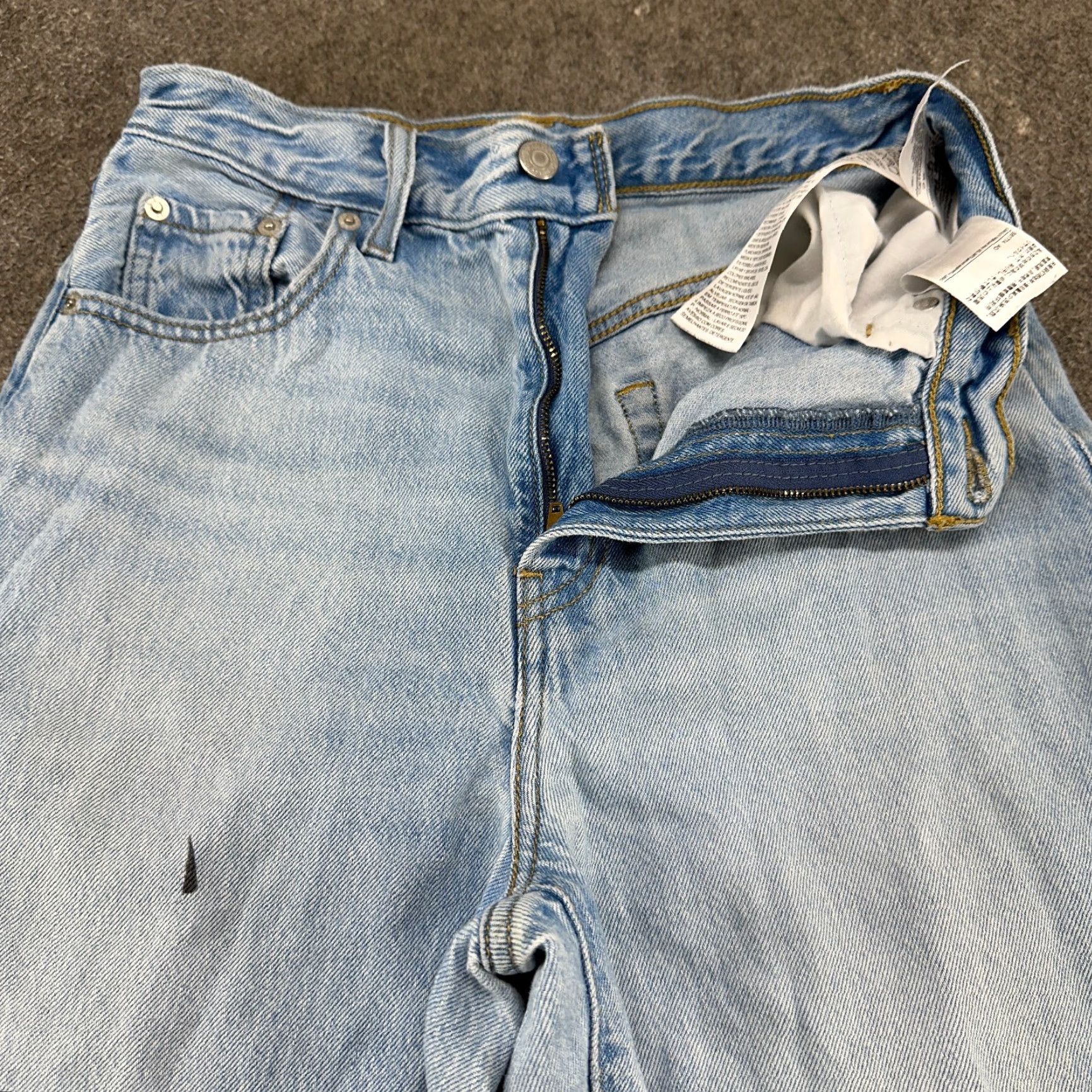 Levi's Levi's Mom Jeans Womens 27x28 Blue High Loose Relaxed Fit Tapered Leg Light Wash Denim 100% Cotton 5-Pocket Jeans Girls/ Womens Size 27" / US 4 / IT 40 - 2 Thumbnail