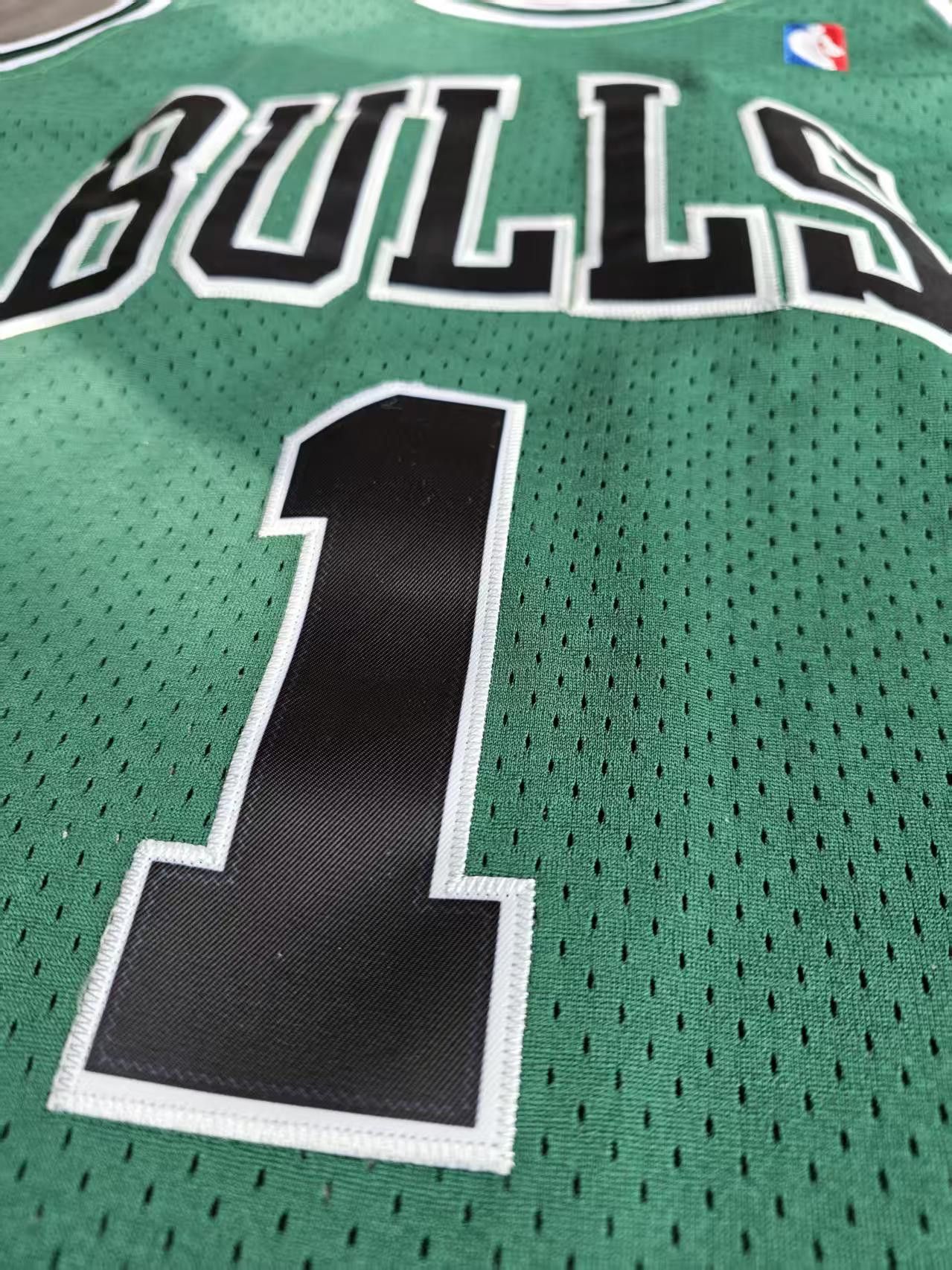 NBA #1 Derrick Rose Jersey Bulls 2008 09 Size US L / EU 52-54 / 3 - 4 Thumbnail
