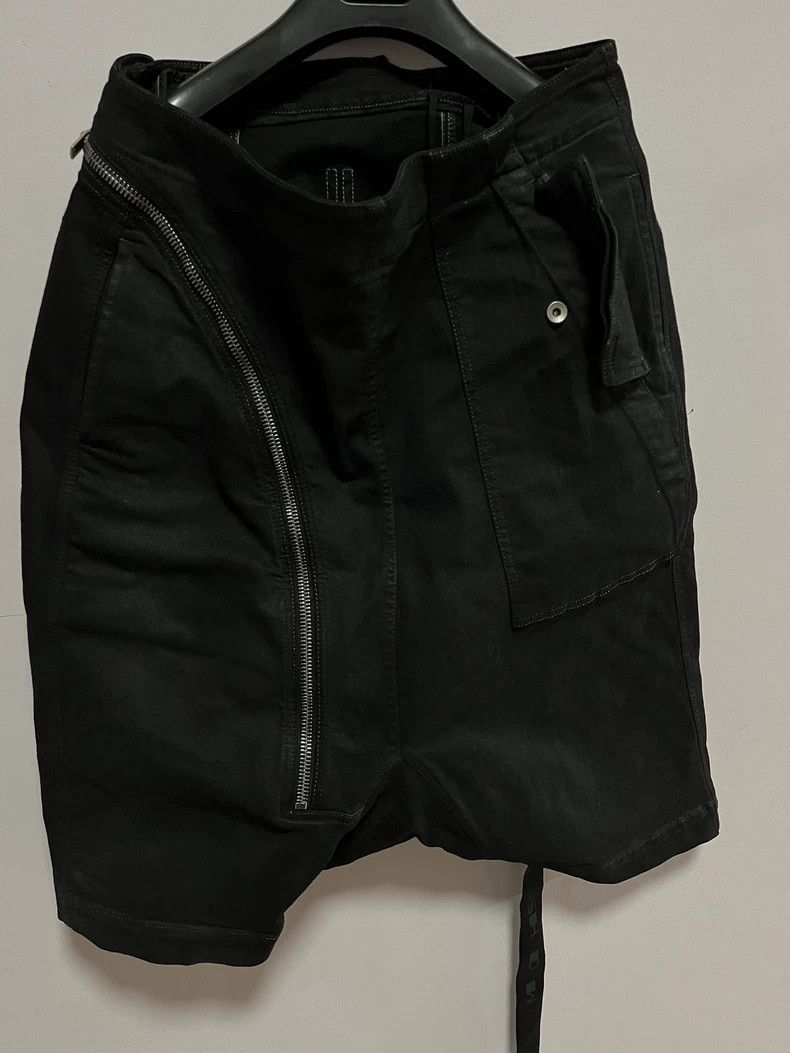 Rick Owens Rick Owens size m Scimitar Zipper Denim Shorts Size US 28 / EU 44 - 1 Thumbnail