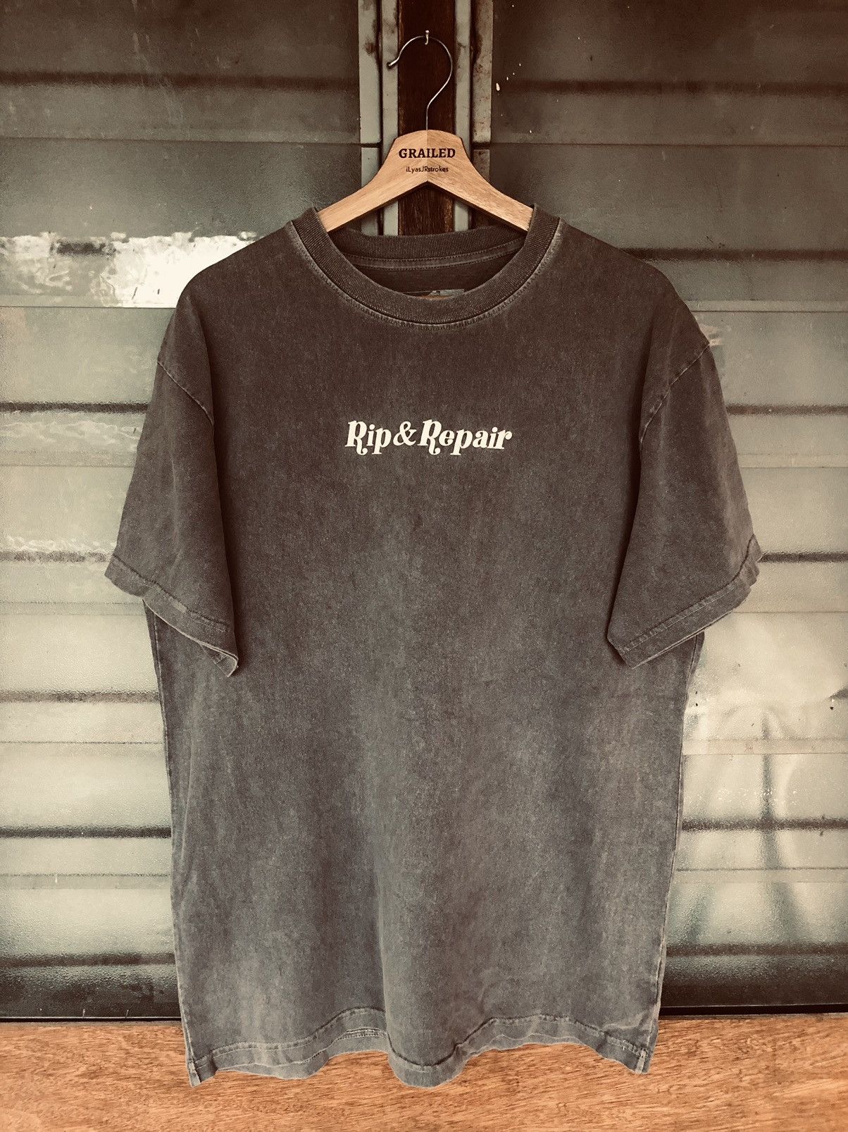 Vintage Vintage Rip & Repair Made In USA Shirt Tee Size US XL / EU 56 / 4 - 3 Thumbnail