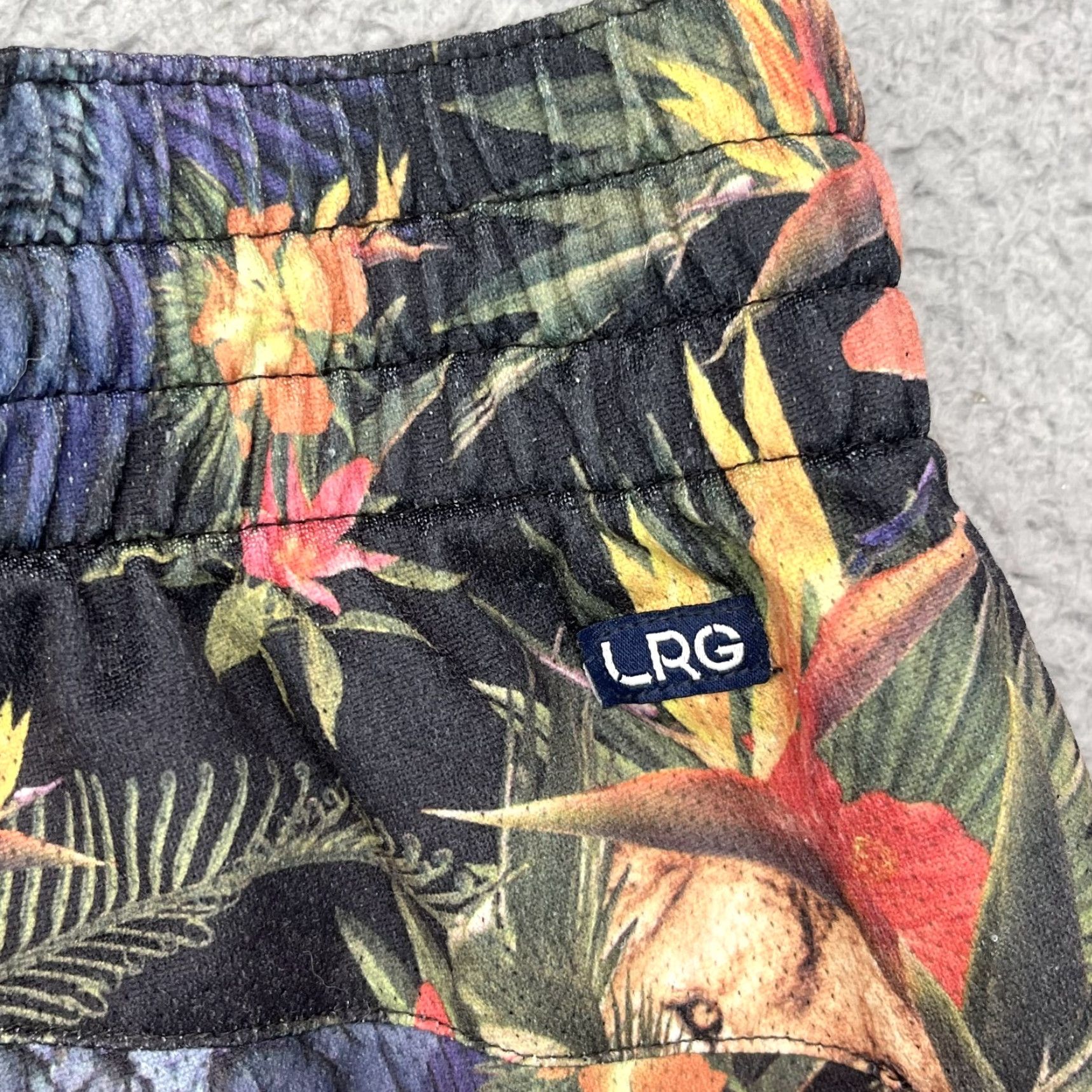 47 LRG Shorts Bermuda Men XL Hawaii Floral 90s Hawaiian Streetwear Multicolor Floral Drawstring Pockets Casual Mens XL Size US 36 / EU 52 - 7 Thumbnail