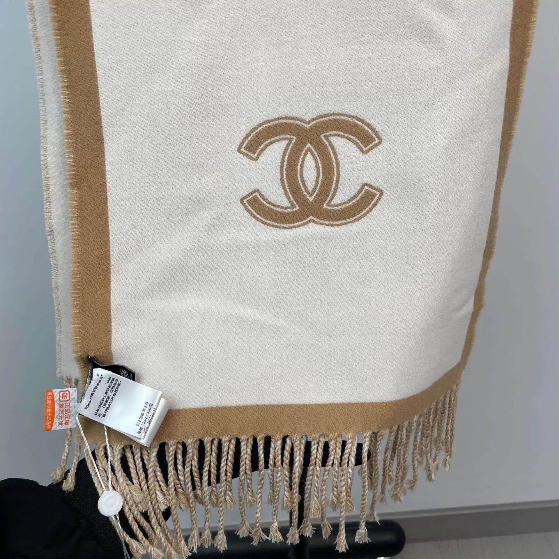 Chanel Chanel 24B CC Wool Scarf Beige Camel Colorblock Size ONE SIZE - 8 Thumbnail