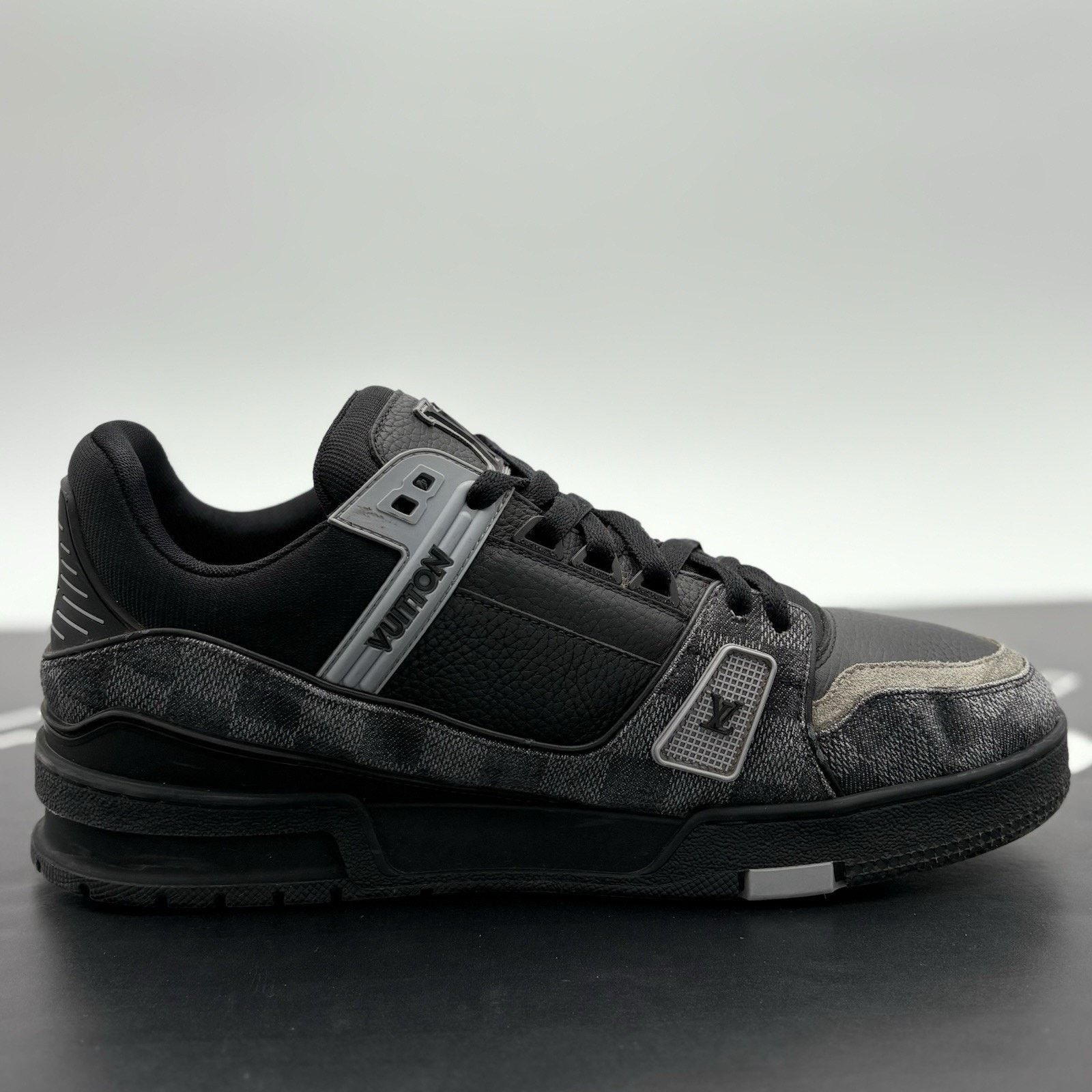 Louis Vuitton (9-9.5) Louis Vuitton Trainer ' Damier Denim ' | GOOD COND! Size US 9.5 / EU 42-43 - 10 Thumbnail
