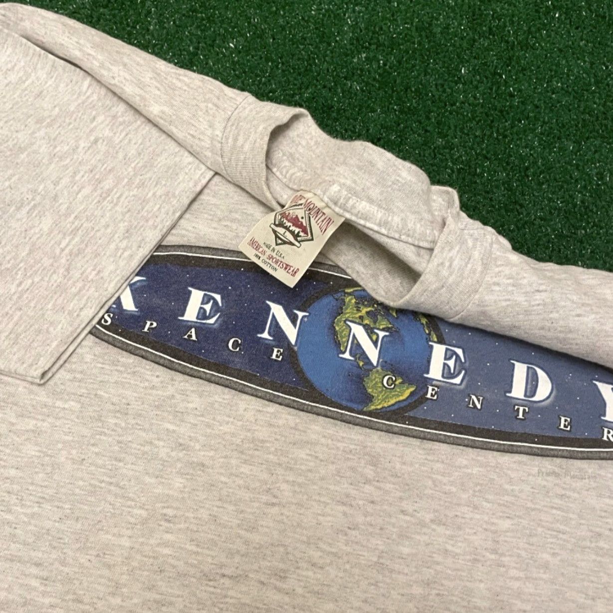 Vintage VINTAGE 90s Kennedy Space Center NASA Space Earth VTG Shirt Mens Size L Gray Shirts Mens 90s NASA Space Earth VTG Vintage 90s Mens L Gray Shirt Size US L / EU 52-54 / 3 - 2 Thumbnail