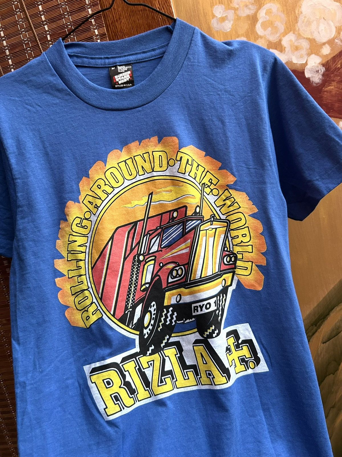 Vintage 80s Rizla Rolling Paper Rolling Around The World Truck Tee Size US M / EU 48-50 / 2 - 3 Thumbnail
