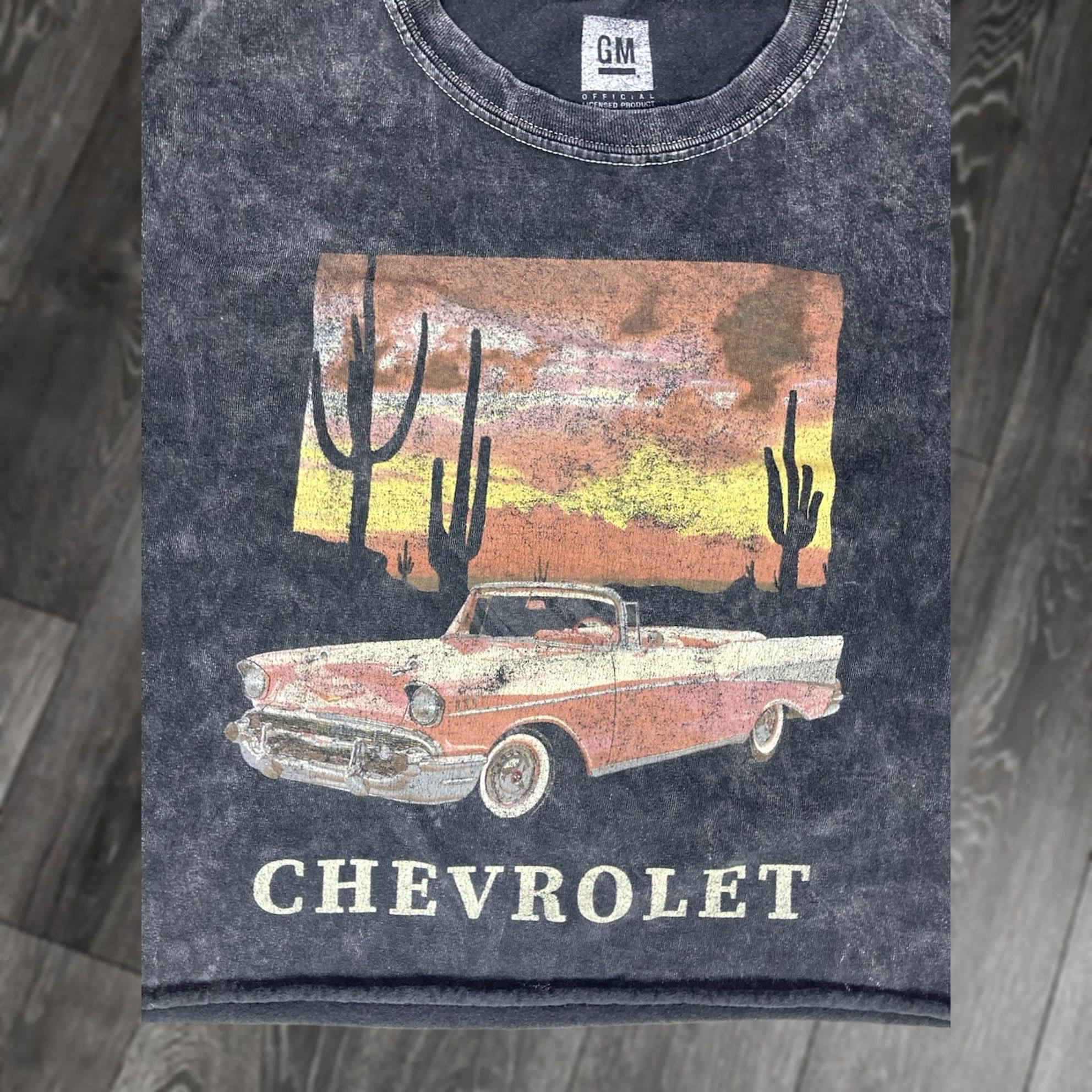 Vintage GM Chevrolet Crop Graphic T-shirt Women L Black Short Sleeve Crew Neck Pullover Casual Retro Cars Size L / US 10 / IT 46 - 1 Thumbnail