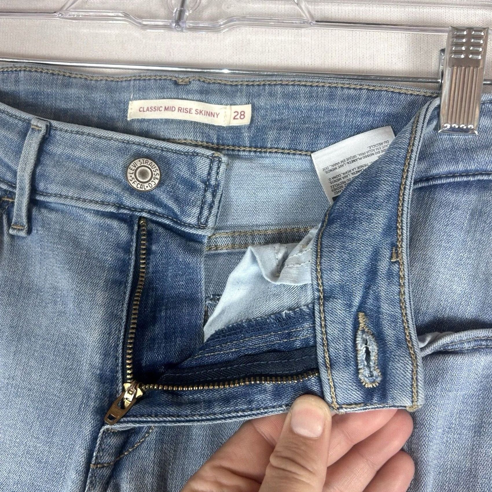 Levi's Levi's Classic Mid Rise Skinny Jeans Womens Size 28 W28 L30 Light Wash Stretch Blue Denim 5-Pocket Fit Mens Womens Girls? Size 28" / US 6 / IT 42 - 2 Thumbnail