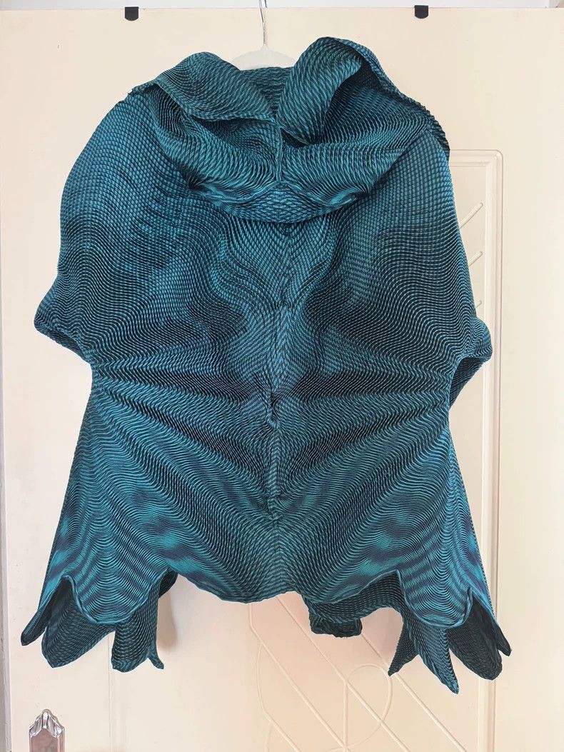 Issey Miyake Issey Miyake Green flower bud coat Size M / US 6-8 / IT 42-44 - 3 Thumbnail